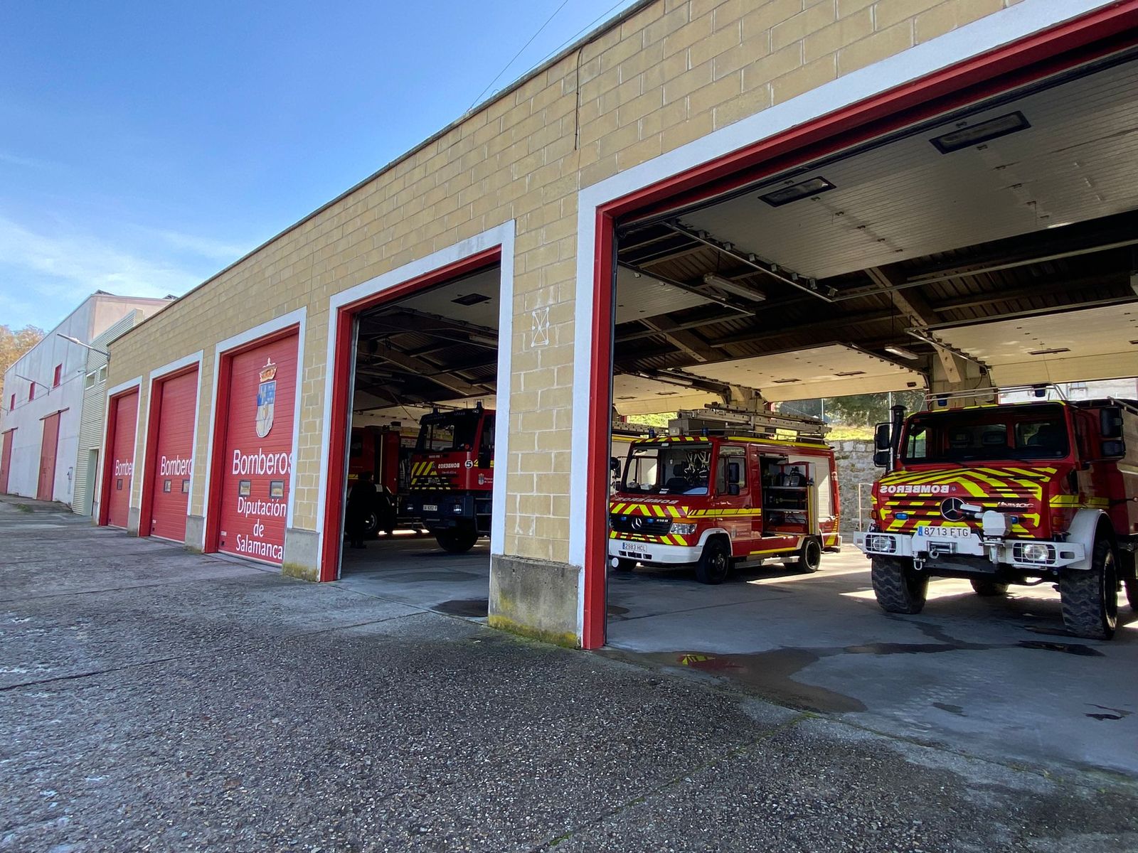 Bomberos de Béjar en el parque de bomberos de Palomares. Foto de archivo