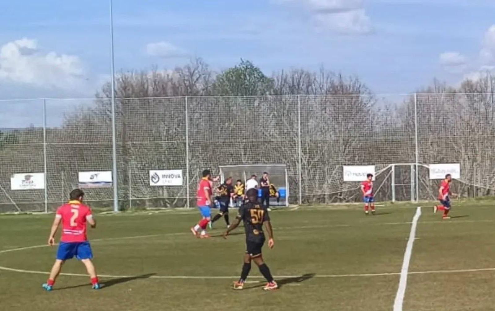 Instante del partido suspendido entre el CD Atlético Sanabria y el Sanabria CF