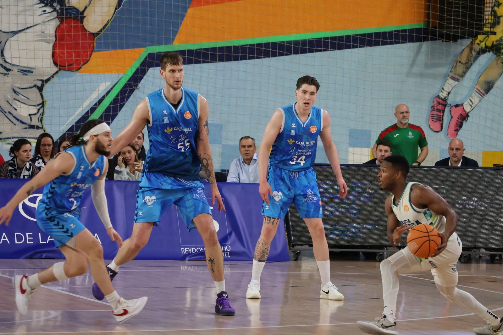 GALERÍA | El duelo entre el CB Zamora y el Hestia Menorca, en imágenes