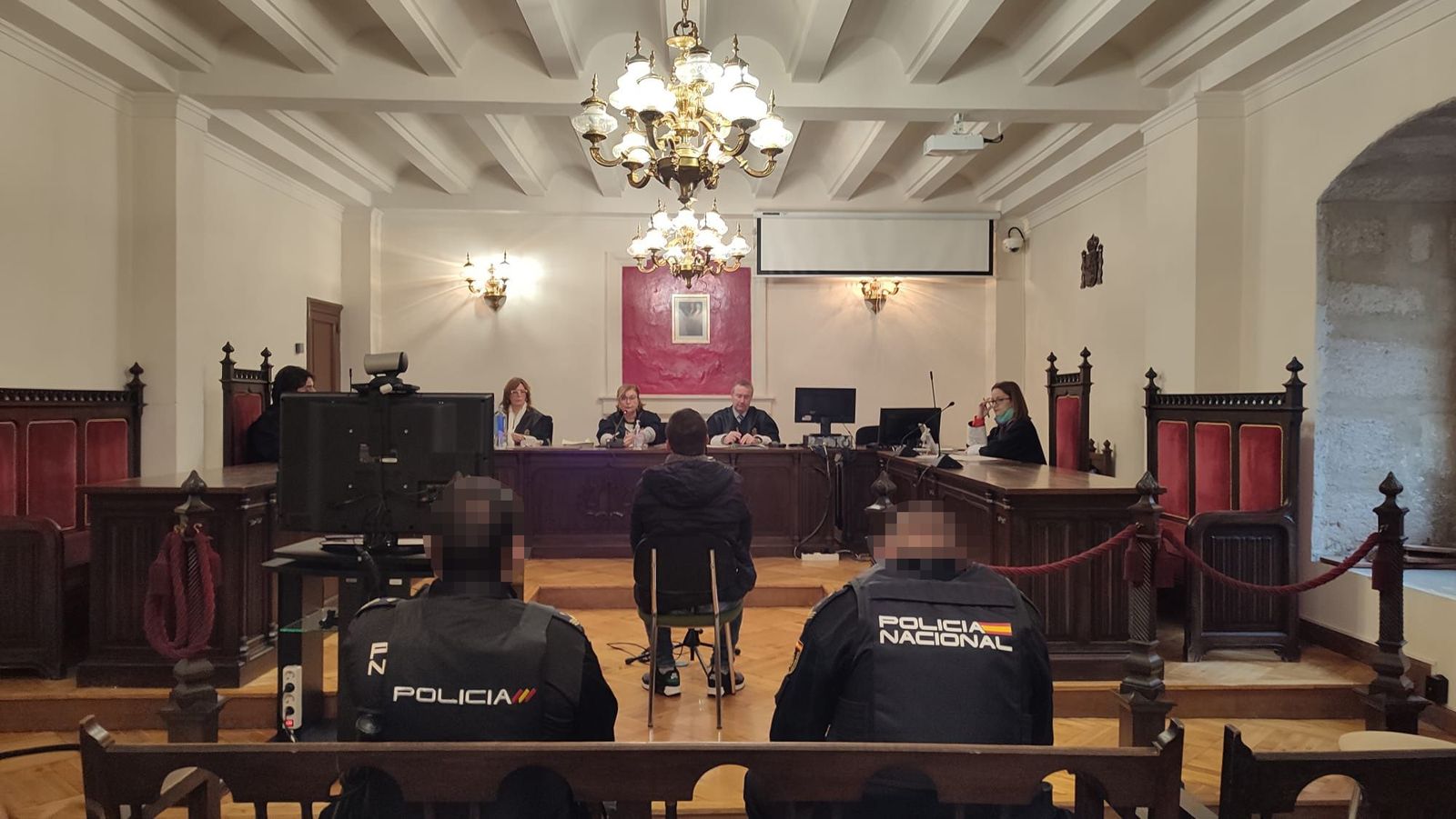 Juicio contra el acusado de tráfico de drogas después de localizarlo con heroína