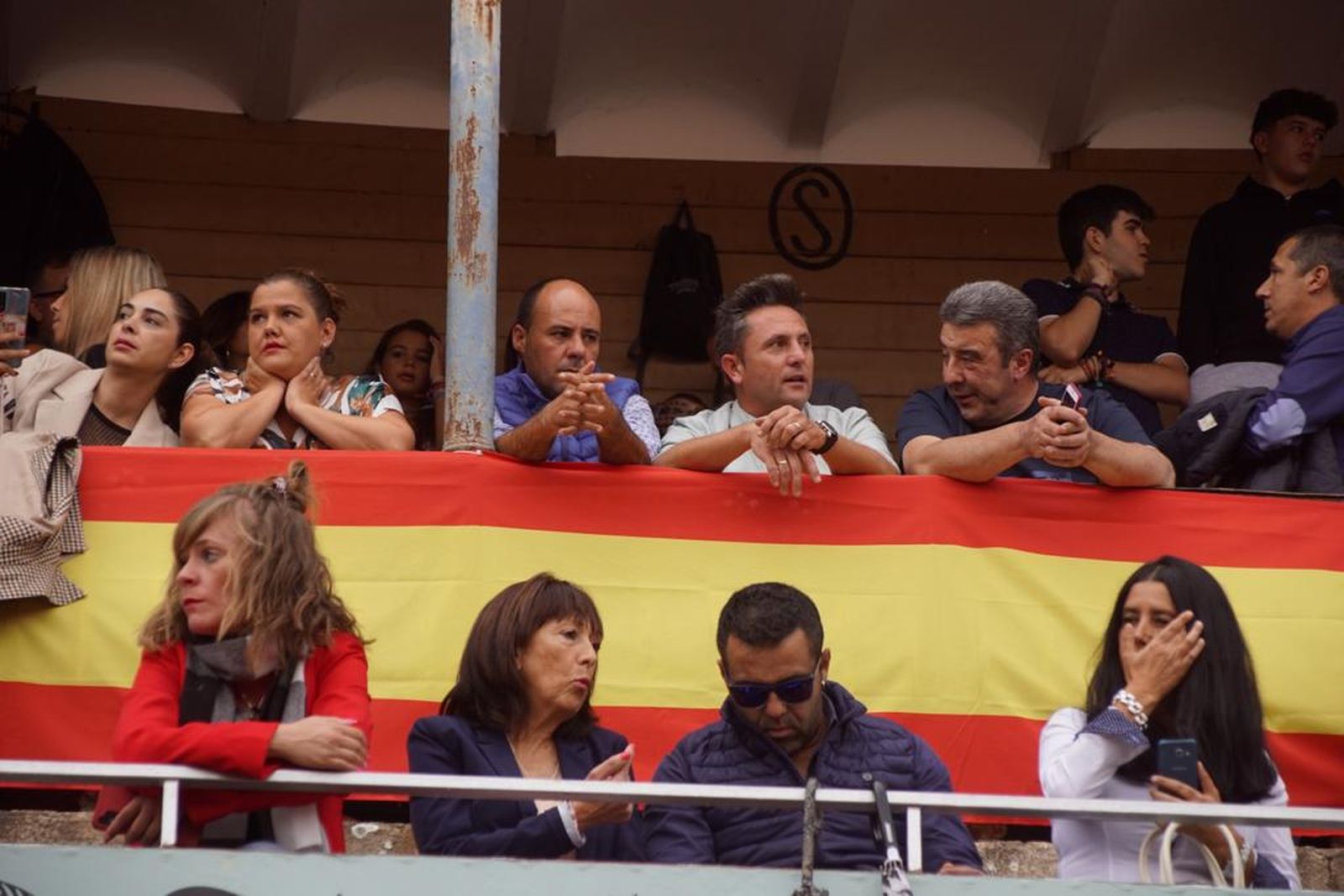 tendidos-de-la-glorieta-durante-la-corrida-de-garcia-y-olga-jimenez-4