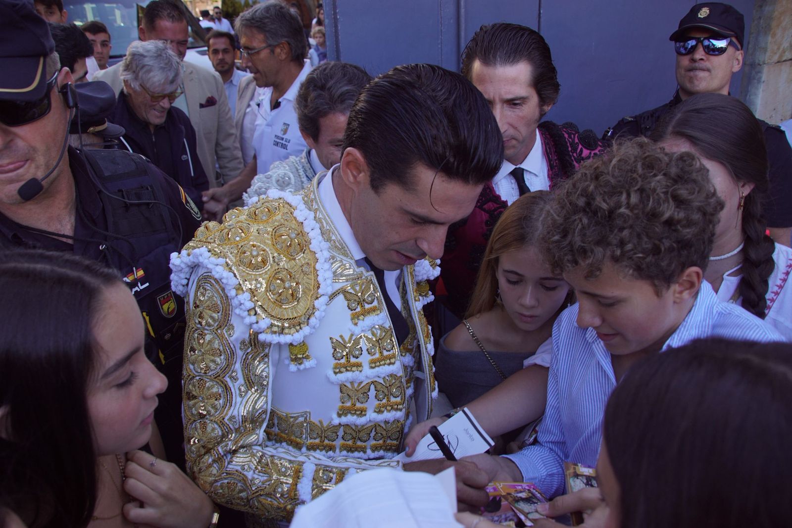 Así ha vivido la afición salmantina el adiós a la feria desde los tendidos: imágenes del ambiente en la corrida concurso