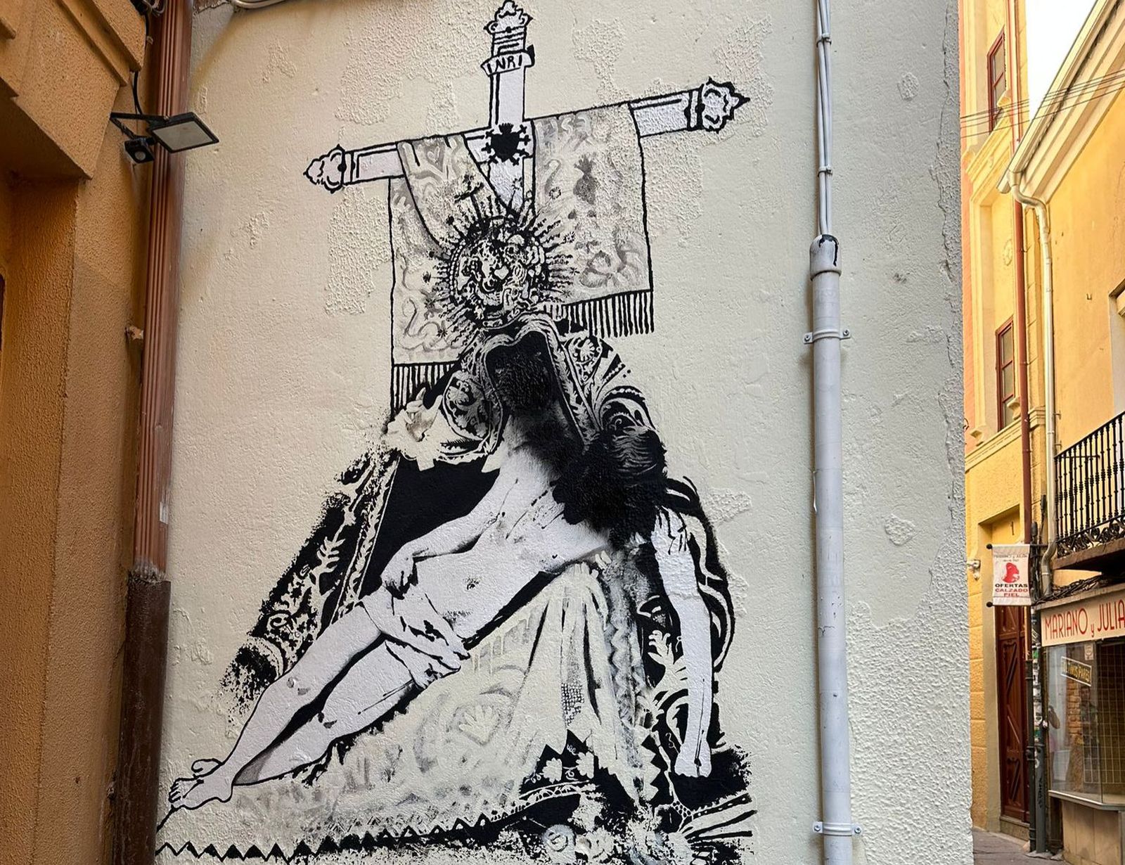 Vandalismo en el mural de la Cofradía de Nuestra Madre