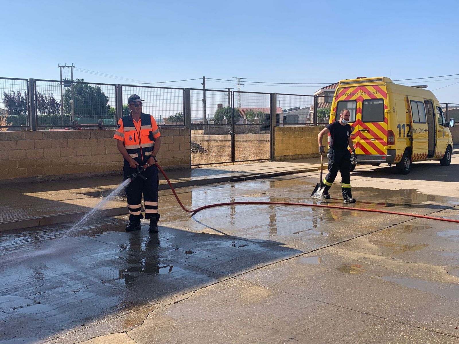 imagen-de-los-desalojados-en-carbajales-de-alba-foto-rafael-lorenzo-3