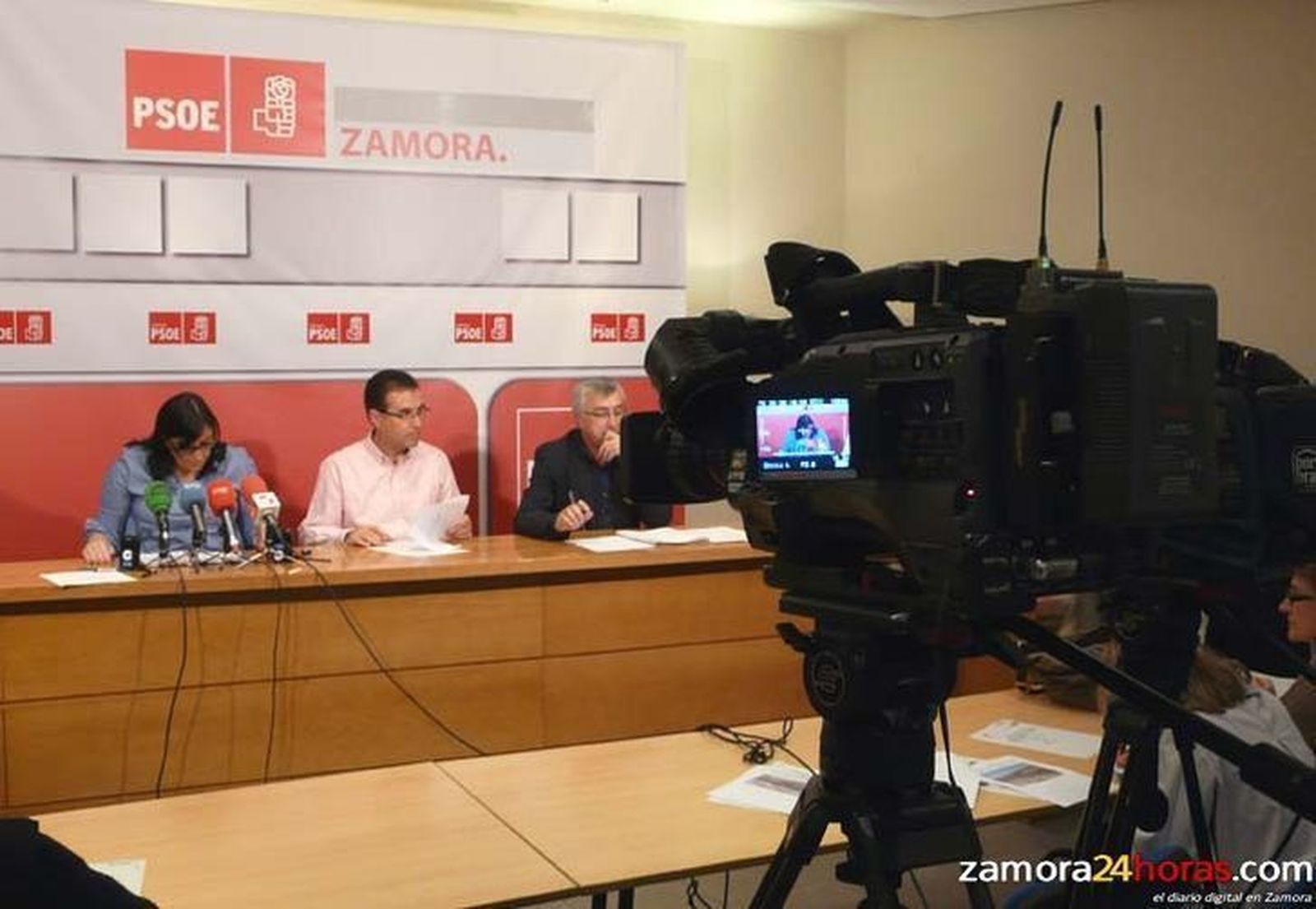 Los socialistas consideran “incendiario” que Alberto Castro “acuse” del fuego de Castromil "a los vecinos"