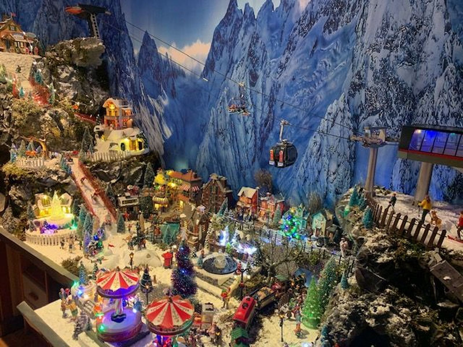 y-a-e-decoracion-navidena-situada-en-una-vivienda-de-la-calle-doctor-talavera-2