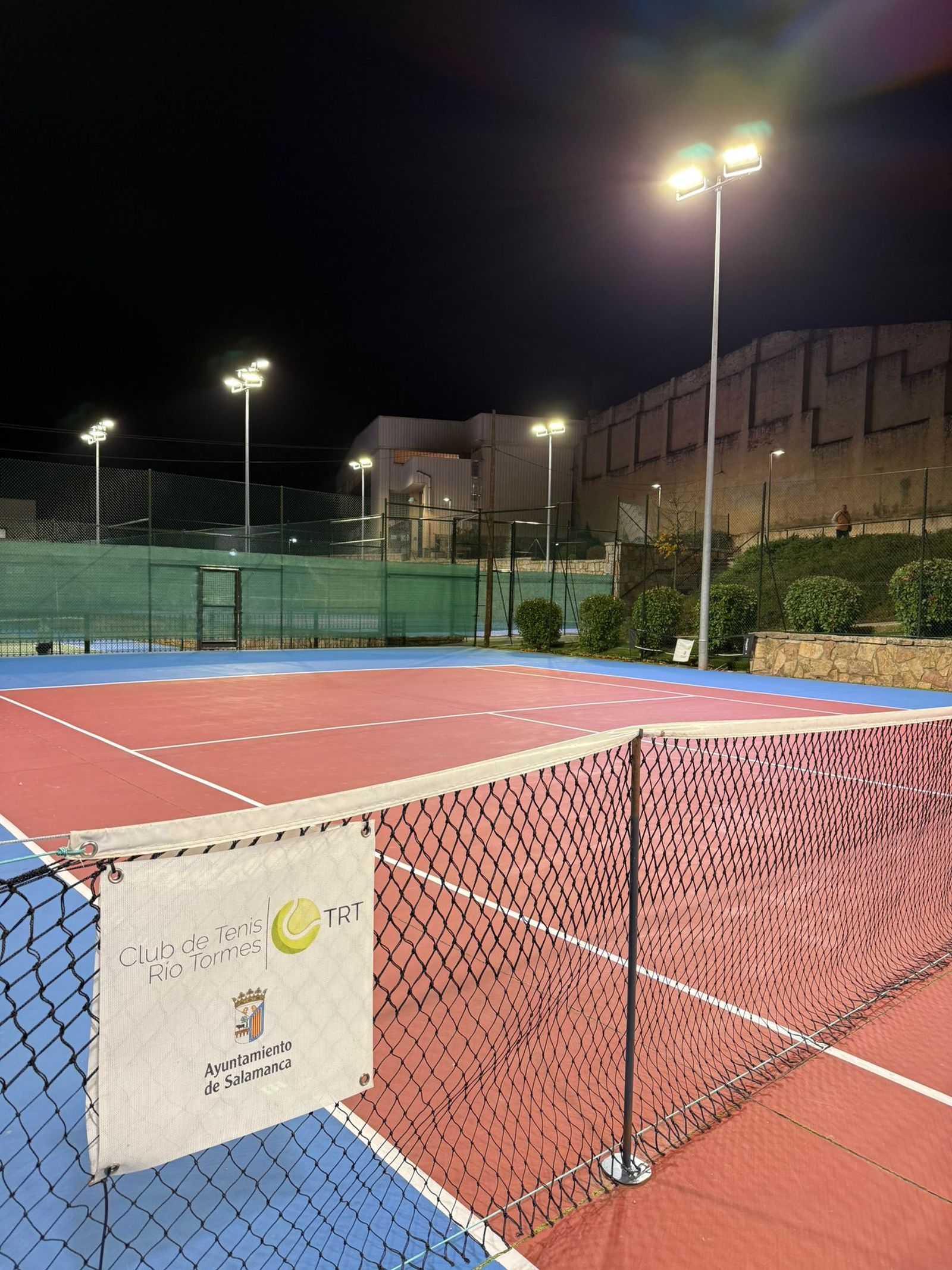 Mejora en las pistas de tenis Rio Tormes