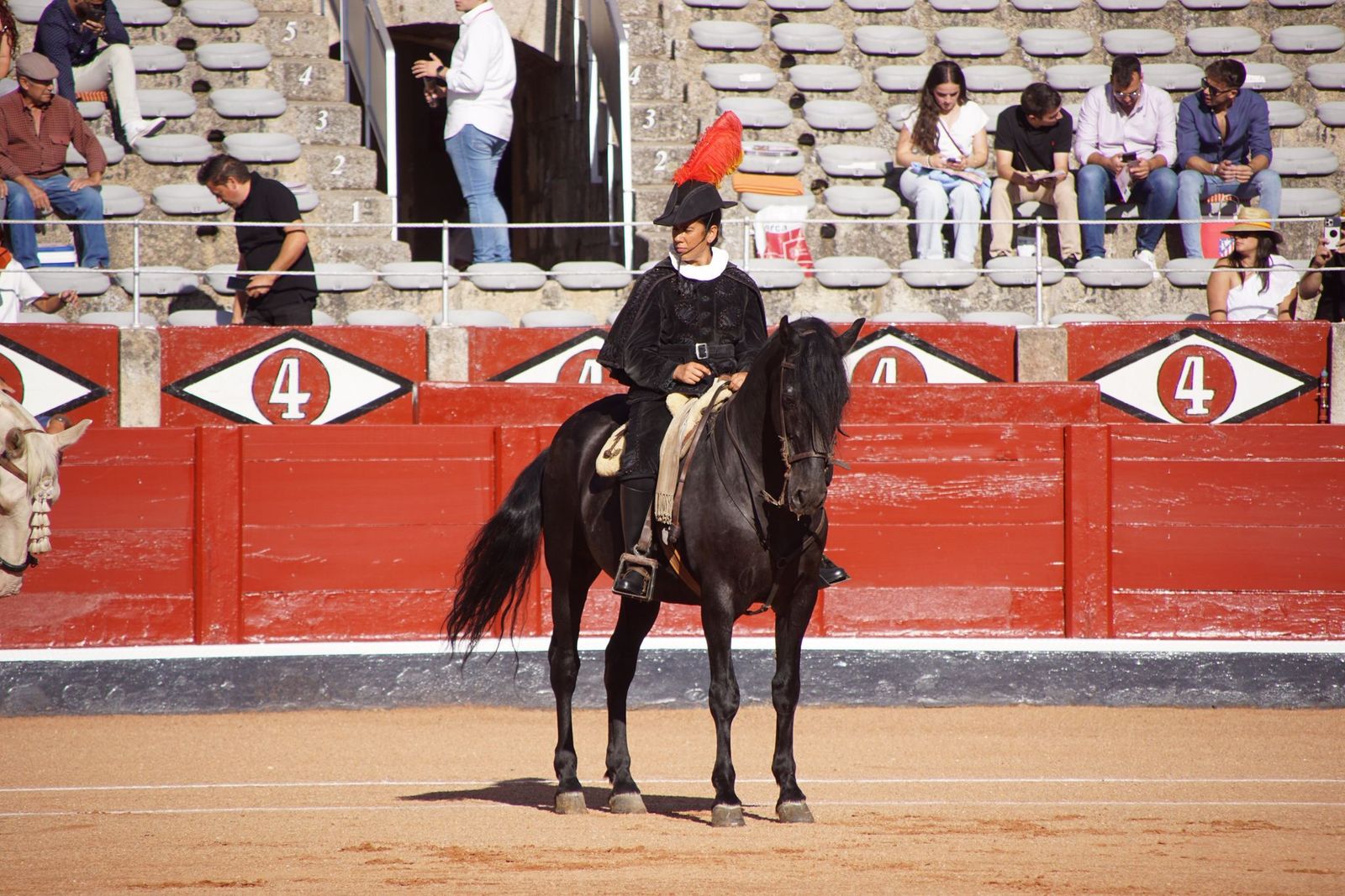 Así han vivido los salmantinos el primer festejo de la feria taurina 2025: imágenes del ambiente en los tendidos y en el patio de cuadrillas