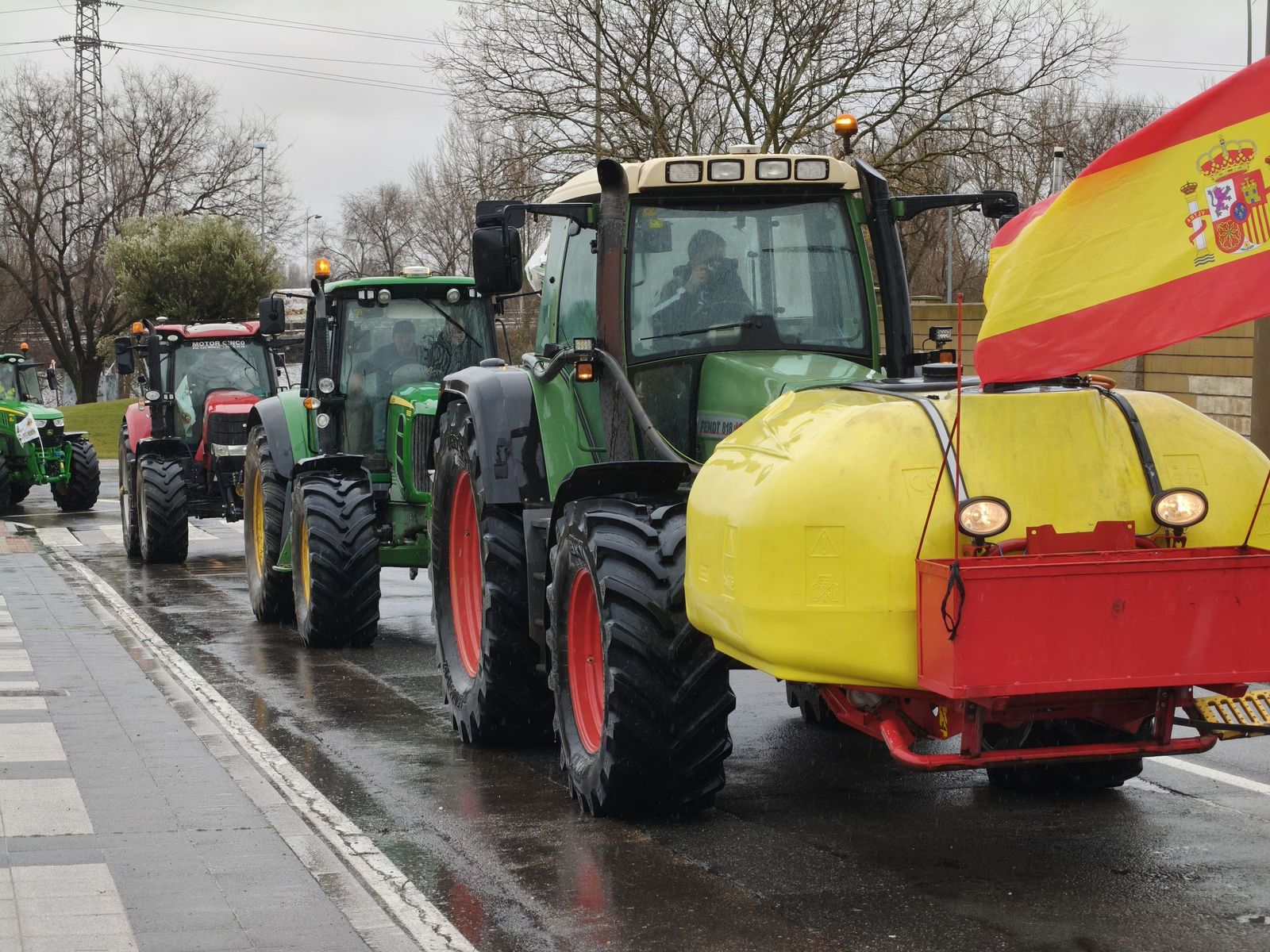 En imágenes la marcha con tractores y vehículos de campo en Salamanca en protesta contra Mercosur