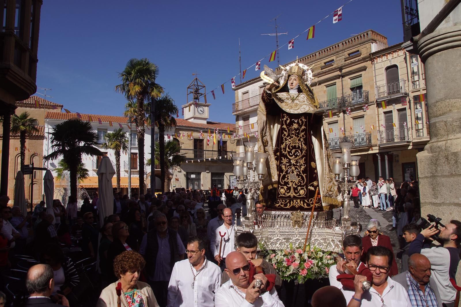 Salida procesión Santa Teresa en Alba de Tormes  (14).jpeg