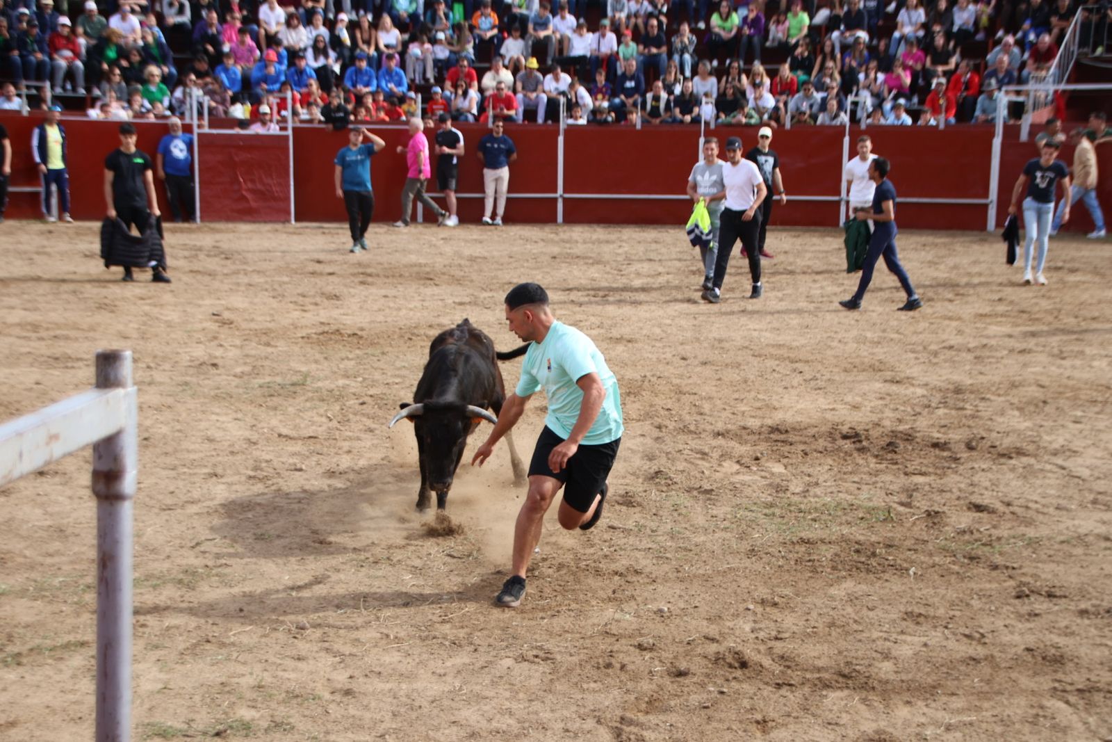 Villamayor, capea Popular Vaquillas, amenizada con DJ
