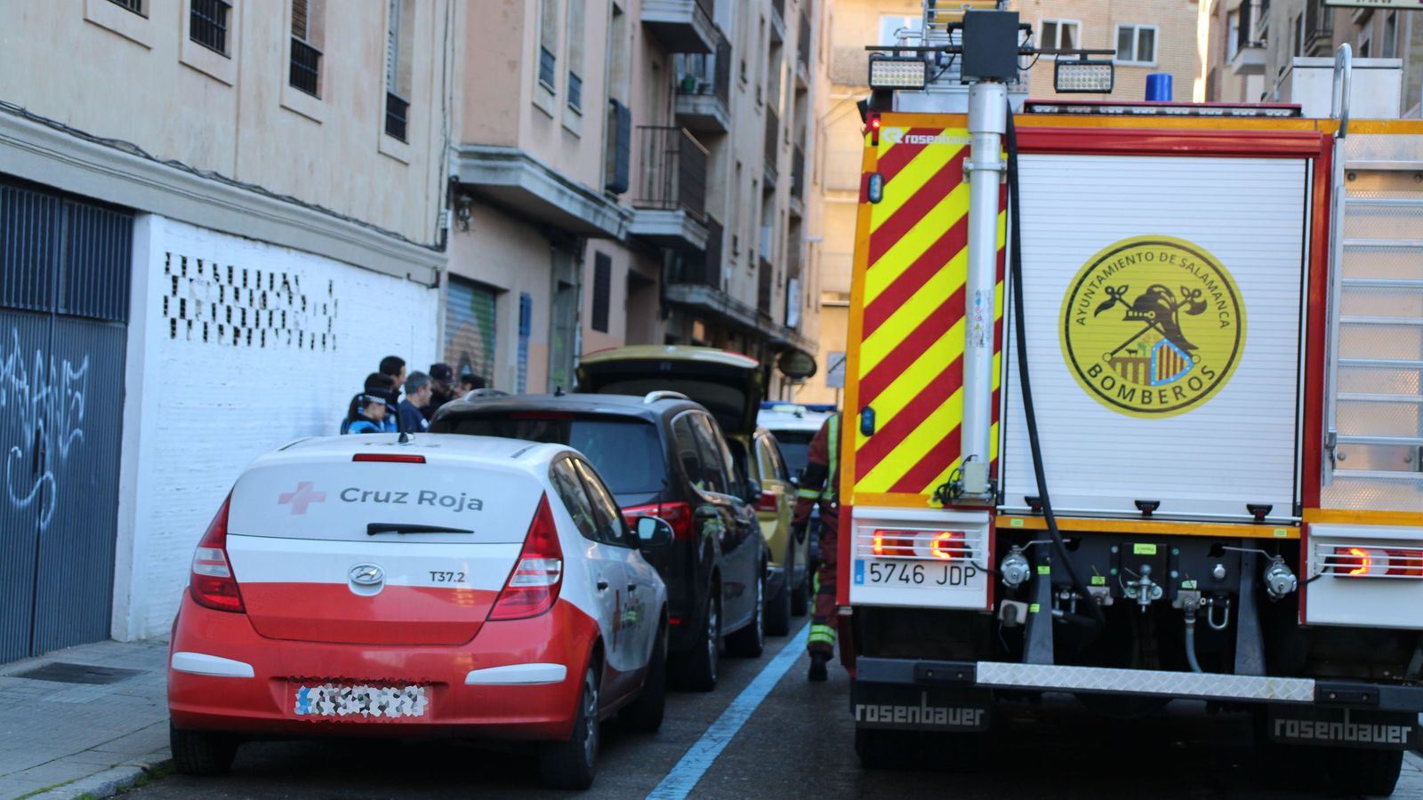 Bomberos en la calle Bodegones