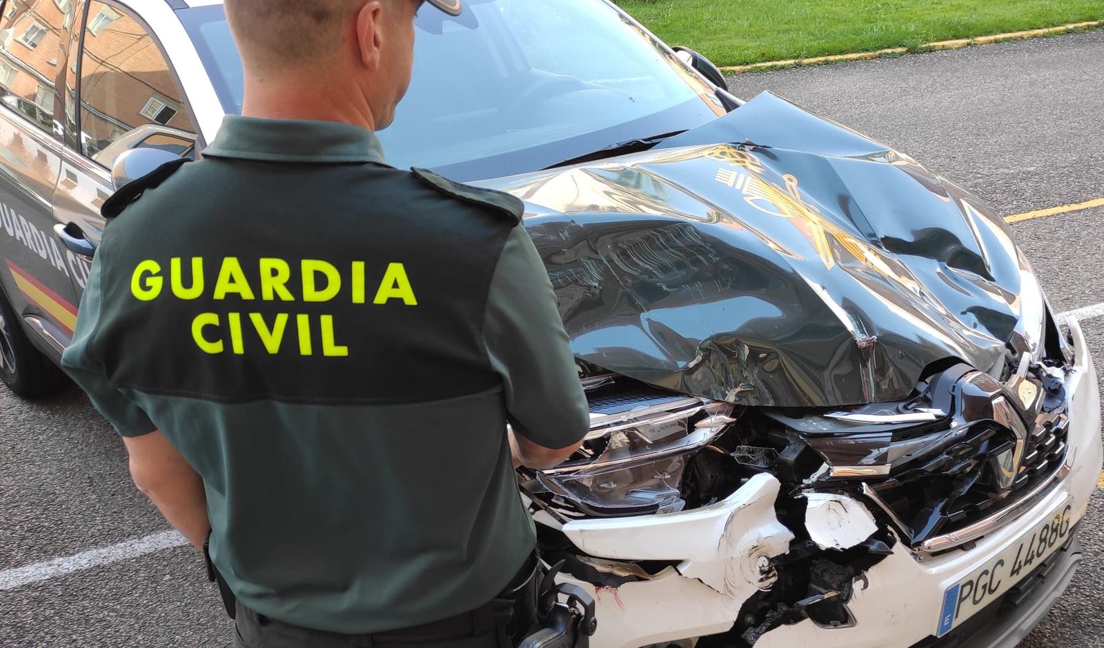 Detenido en Zamora tras empotrar su tractor contra un coche de la Guardia Civil