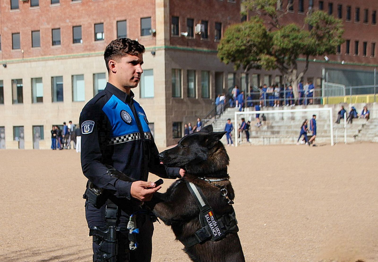Reportaje perros Policía Local "semillas de conciencia"