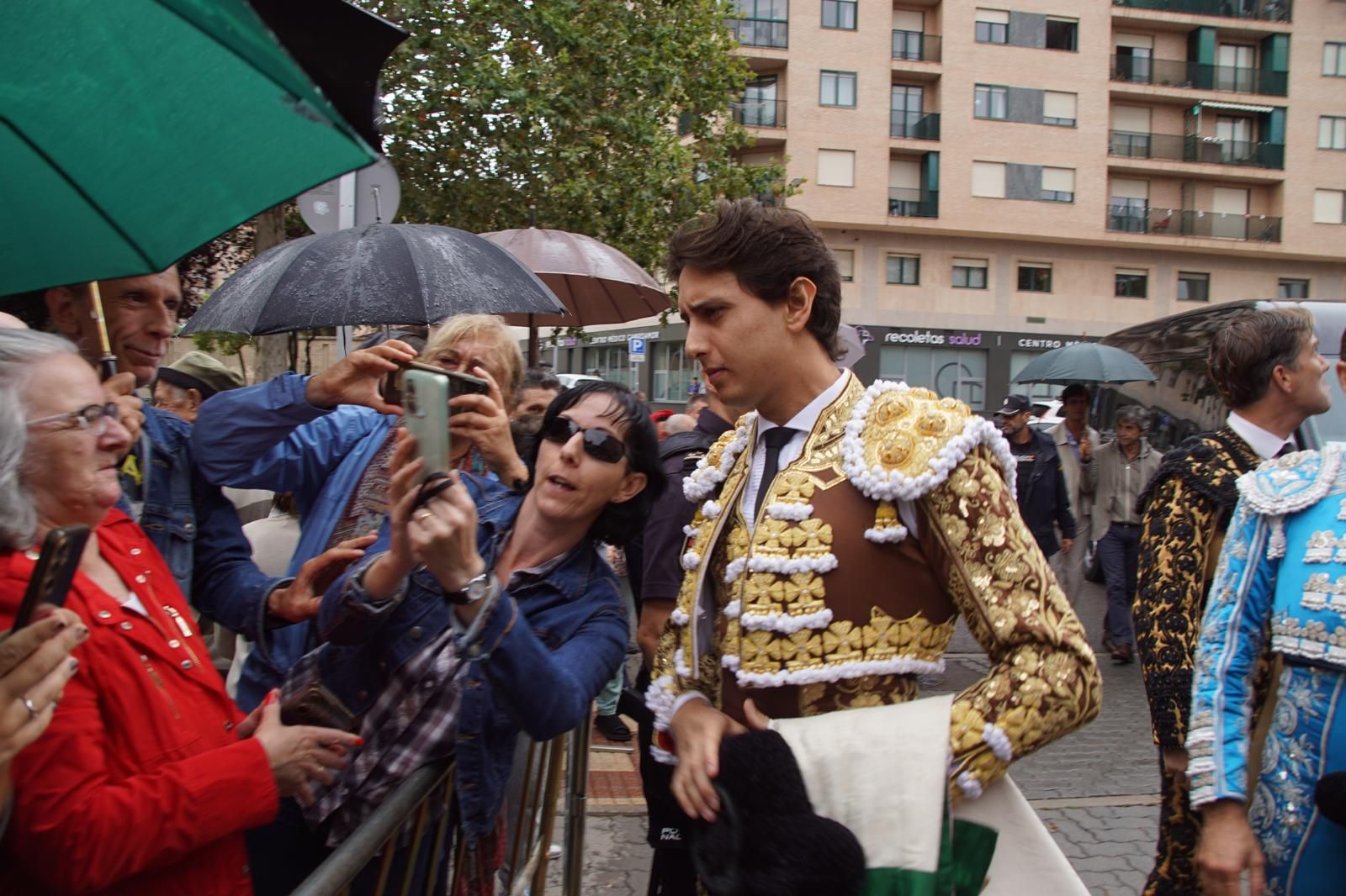 ambiente-en-el-patio-de-cuadrillas-de-la-glorieta-para-ver-a-talavante-roca-rey-y-aguado-20-de-septiembre-de-2024-foto-juanes-36