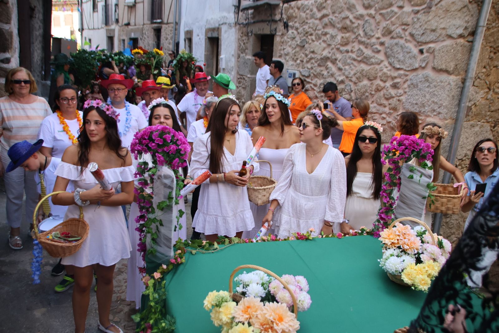 San Esteban de la Sierra, desfile de carrozas y disfraces