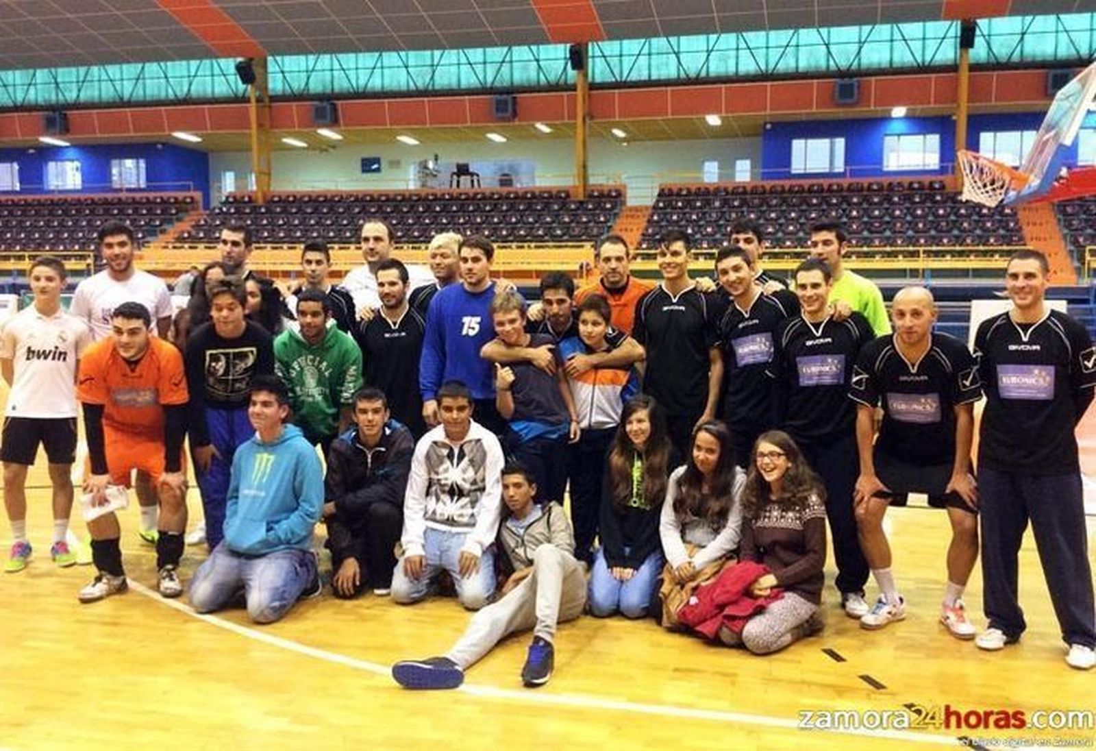 La plantilla del FS Zamora comparte experiencias con los alumnos del Centro de Apoyo al Menor