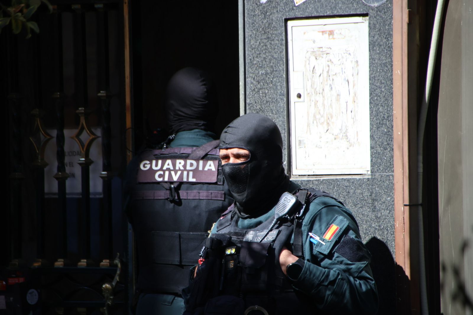 Detención del exalcalde de Trabanca en una redada de la Guardia Civil en la calle Alfonso de Castro
