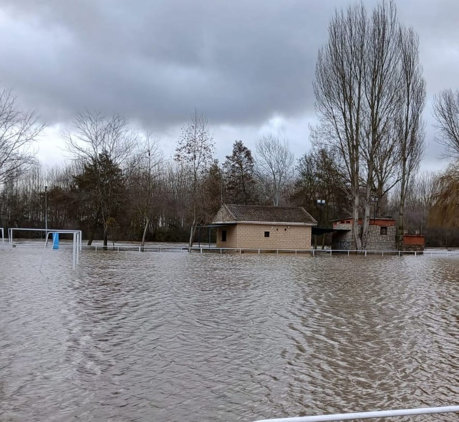 Río Órbigo a su paso por Manganeses de la Polvorosa