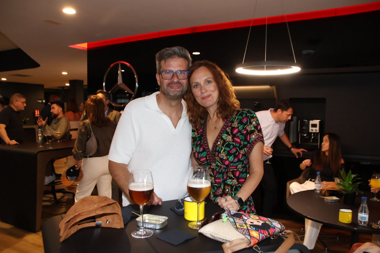 Presentación dos coches en la mercedes