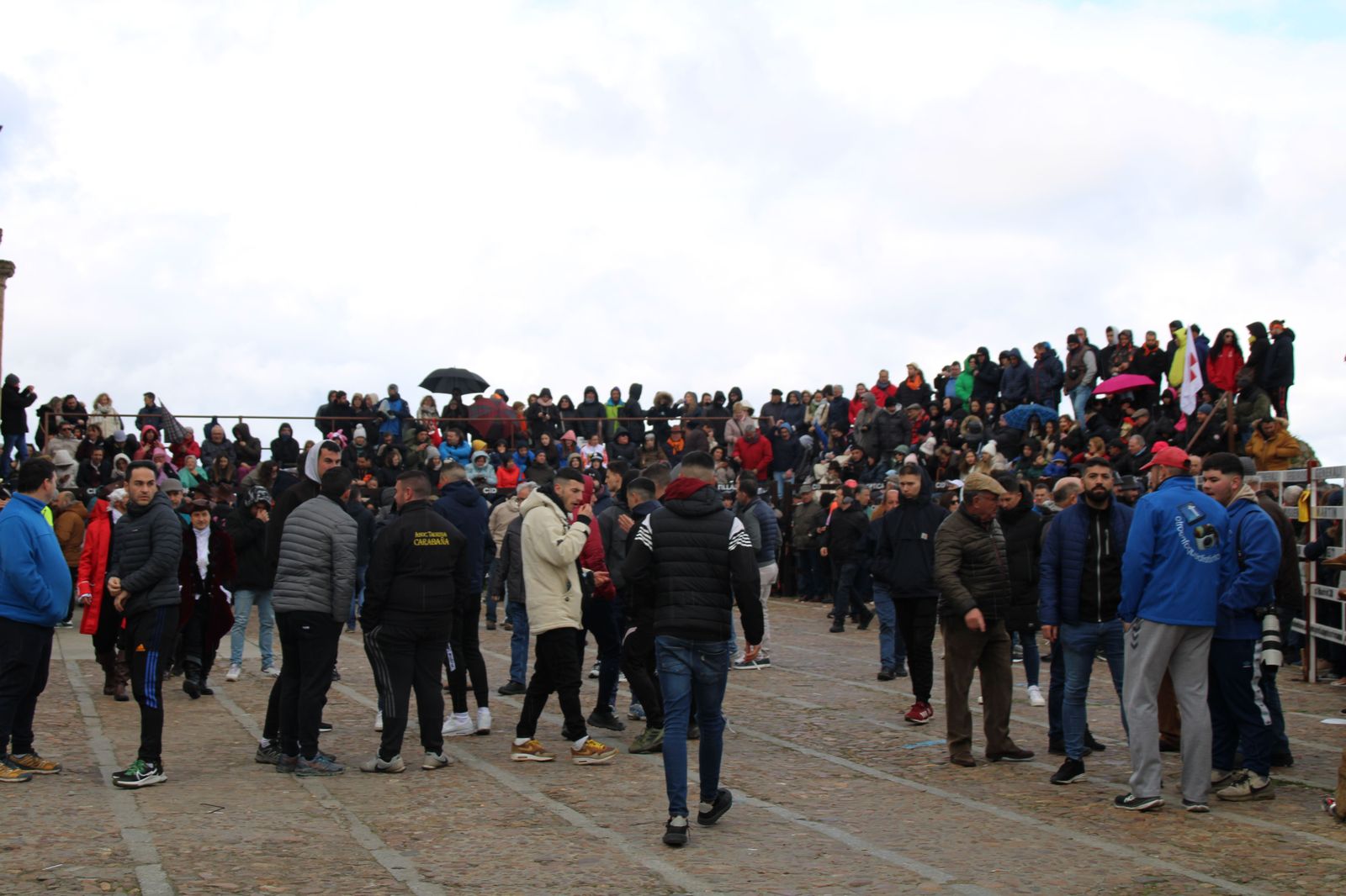 ambiente-durante-el-encierro-urbano-de-ciudad-rodrigo-sabado-10-de-febrero-fotos-s24h-47