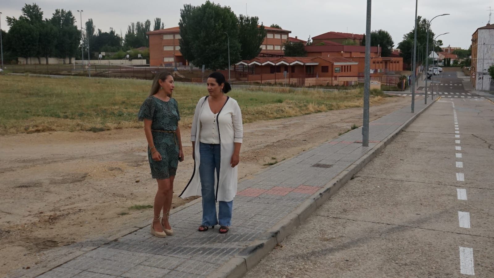 ADJUDICADAS LAS OBRAS PARA LA CREACIÓN DE 21 NUEVAS PLAZAS DE APARCAMIENTO EN LA CALLE EL GRECO QUE DESCONGESTIONARÁ LA ZONA EN HORARIO ESCOLAR