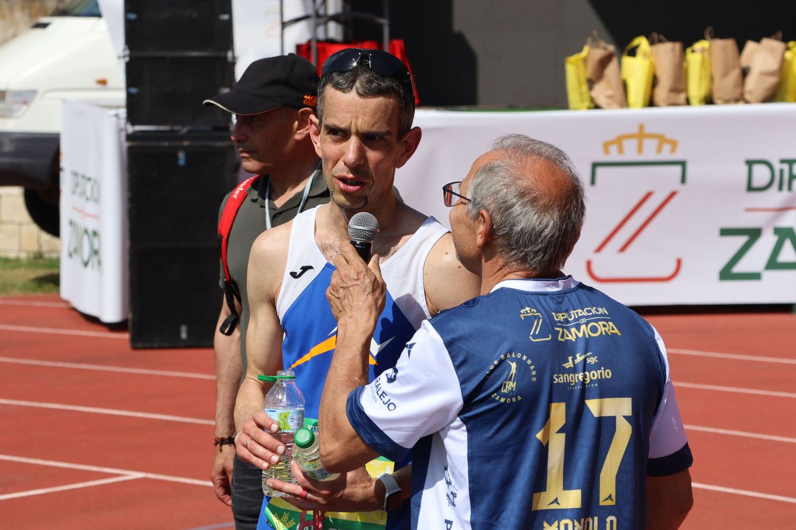 GALERÍA | Revive en imágenes la llegada a meta de los atletas en la Media Maratón de Zamora