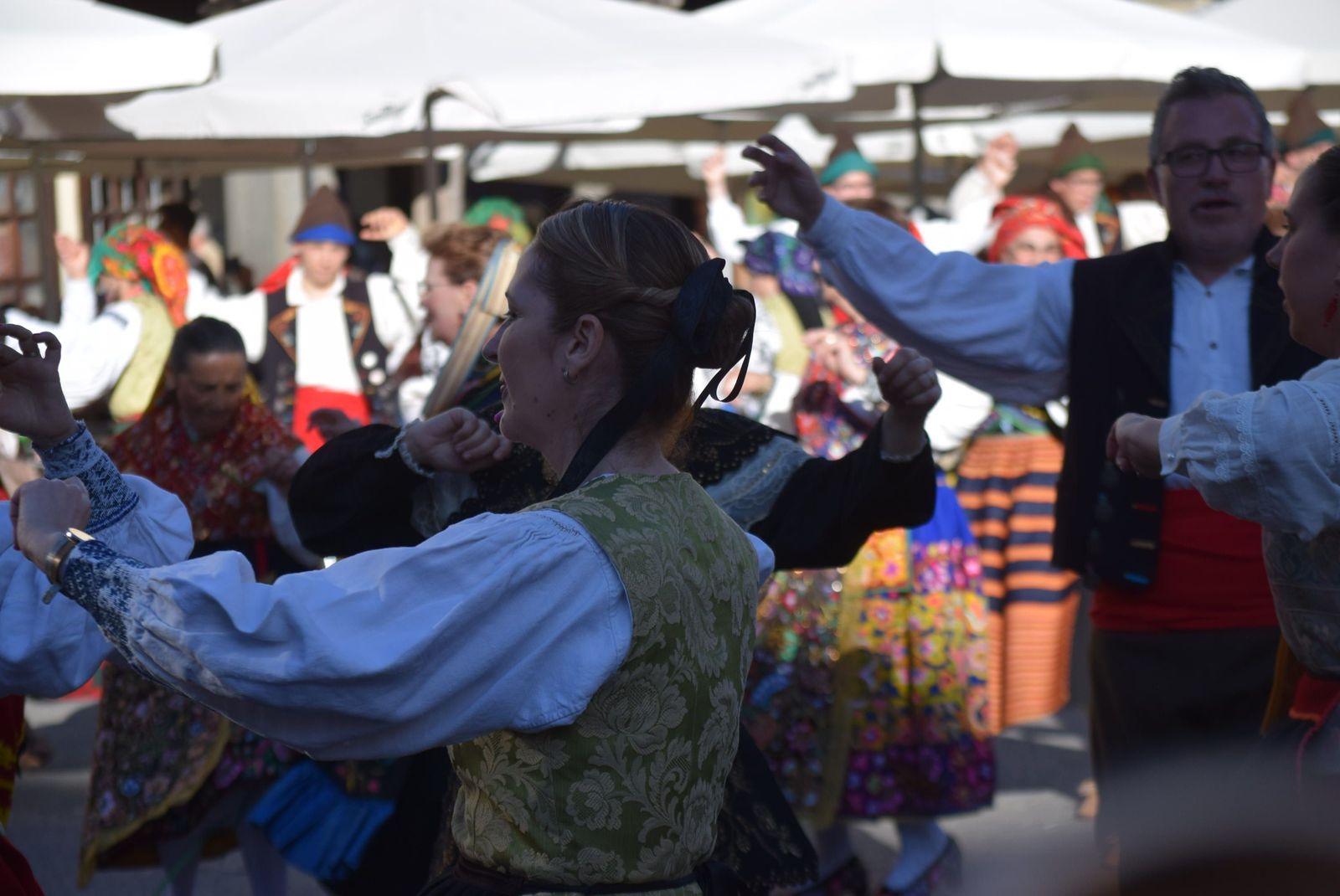 dona-urraca-celebra-en-la-plaza-mayor-el-dia-de-la-danza-13