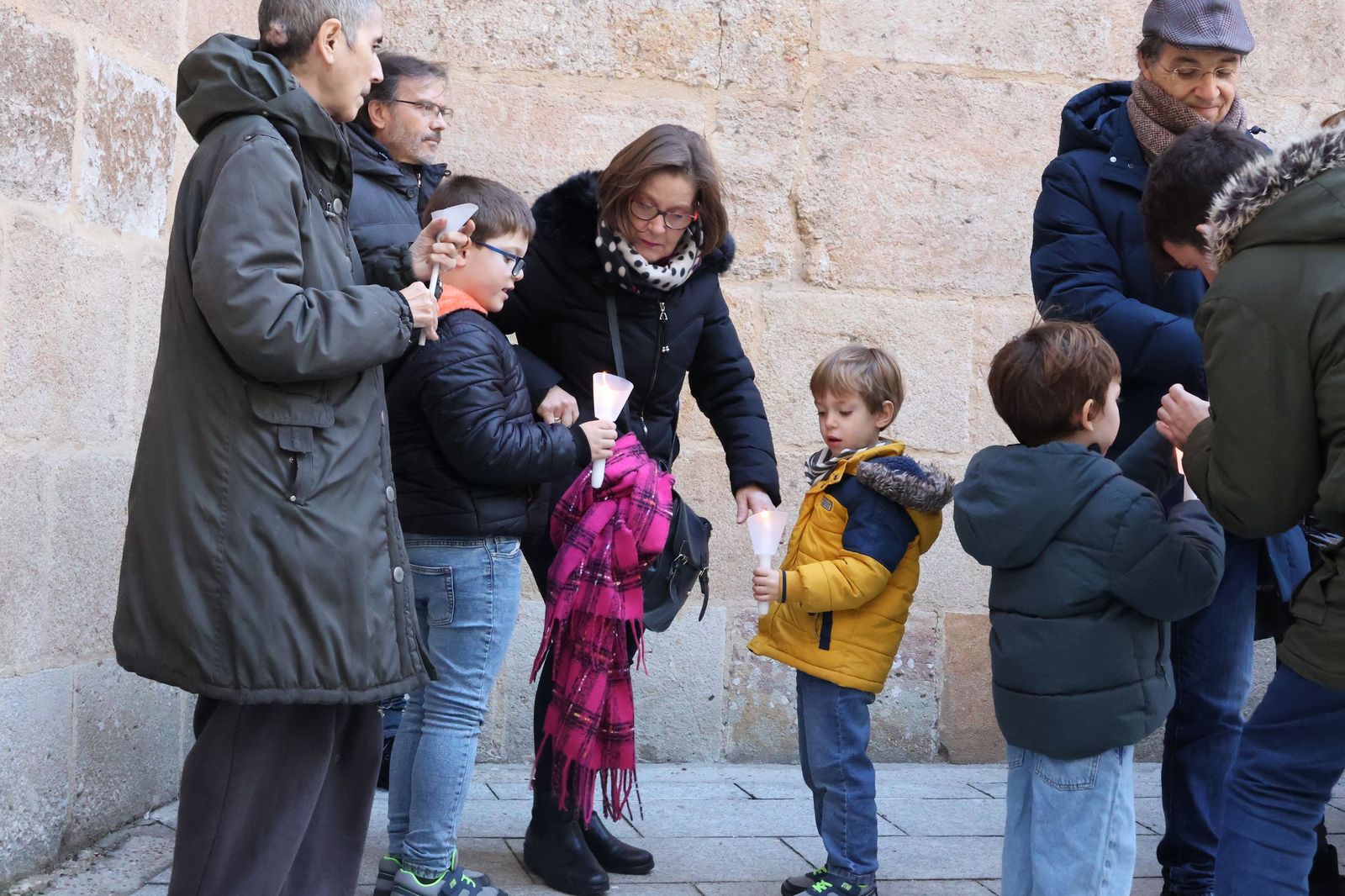 GALERÍA Los niños salen en procesión de las Candelas en Zamora