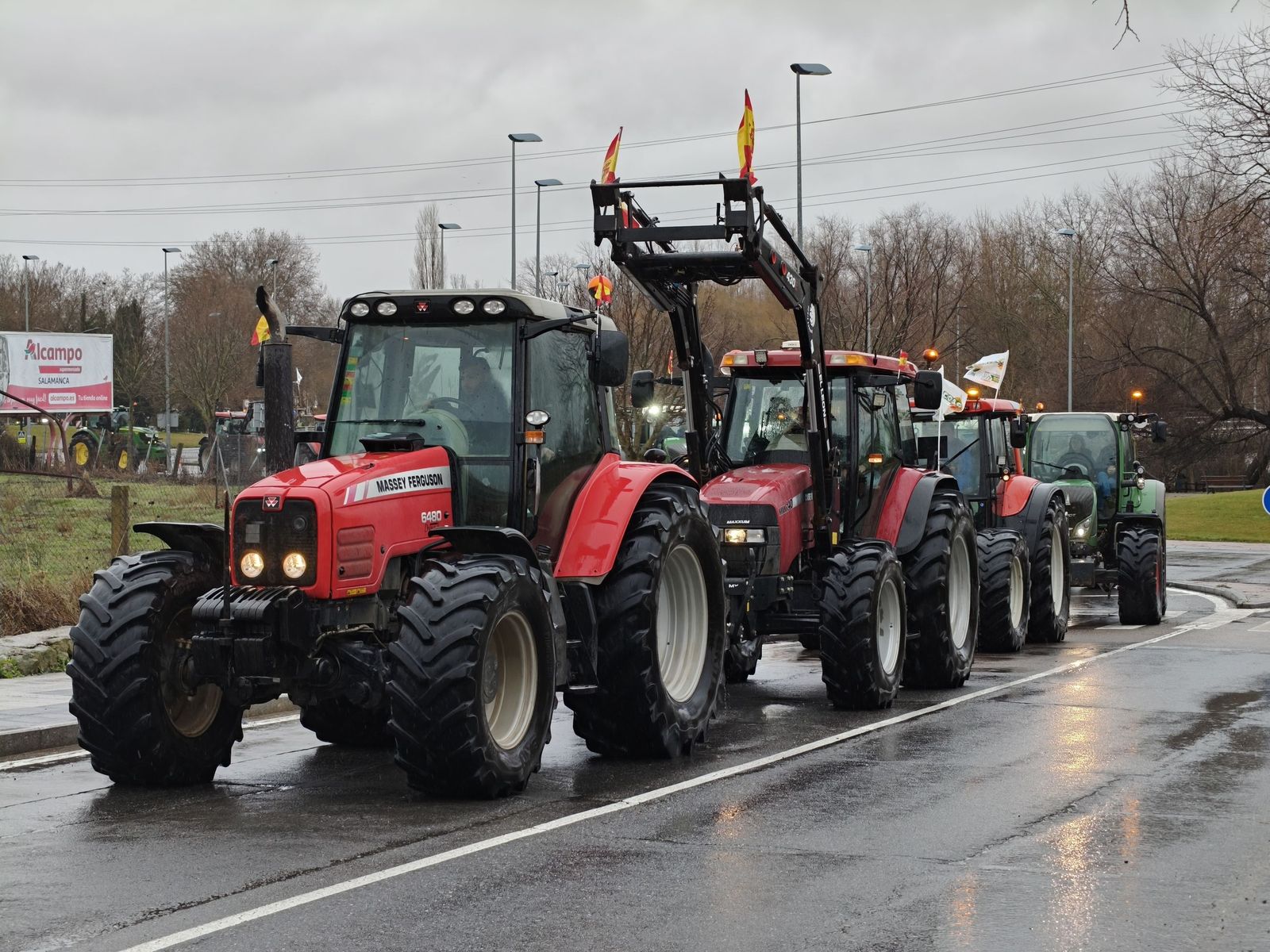 En imágenes la marcha con tractores y vehículos de campo en Salamanca en protesta contra Mercosur