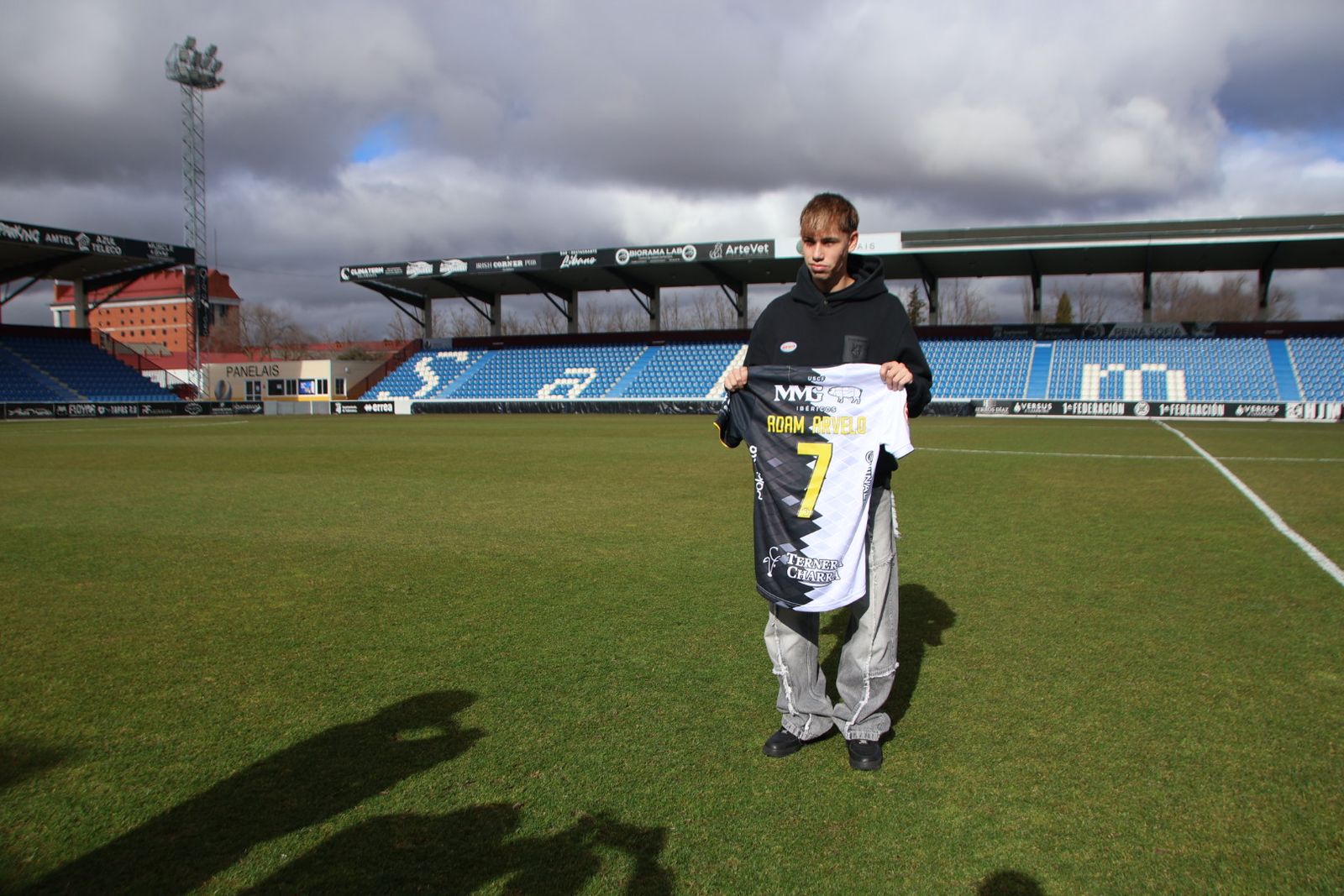 Presentación de Adam Arvelo como nuevo jugador de Unionistas de Salamanca