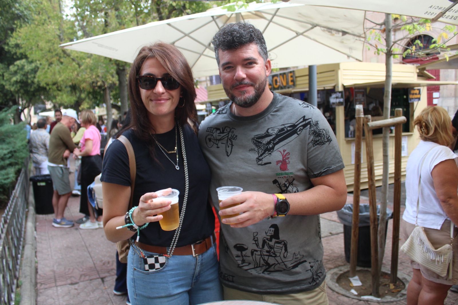 Ambiente en la Feria de Día en el mediodía de este domingo
