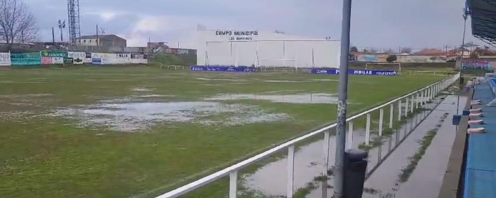 Estado del terreno de juego de 'Los Barreros' de Villaralbo, afectado por las lluvias de las últimas horas.