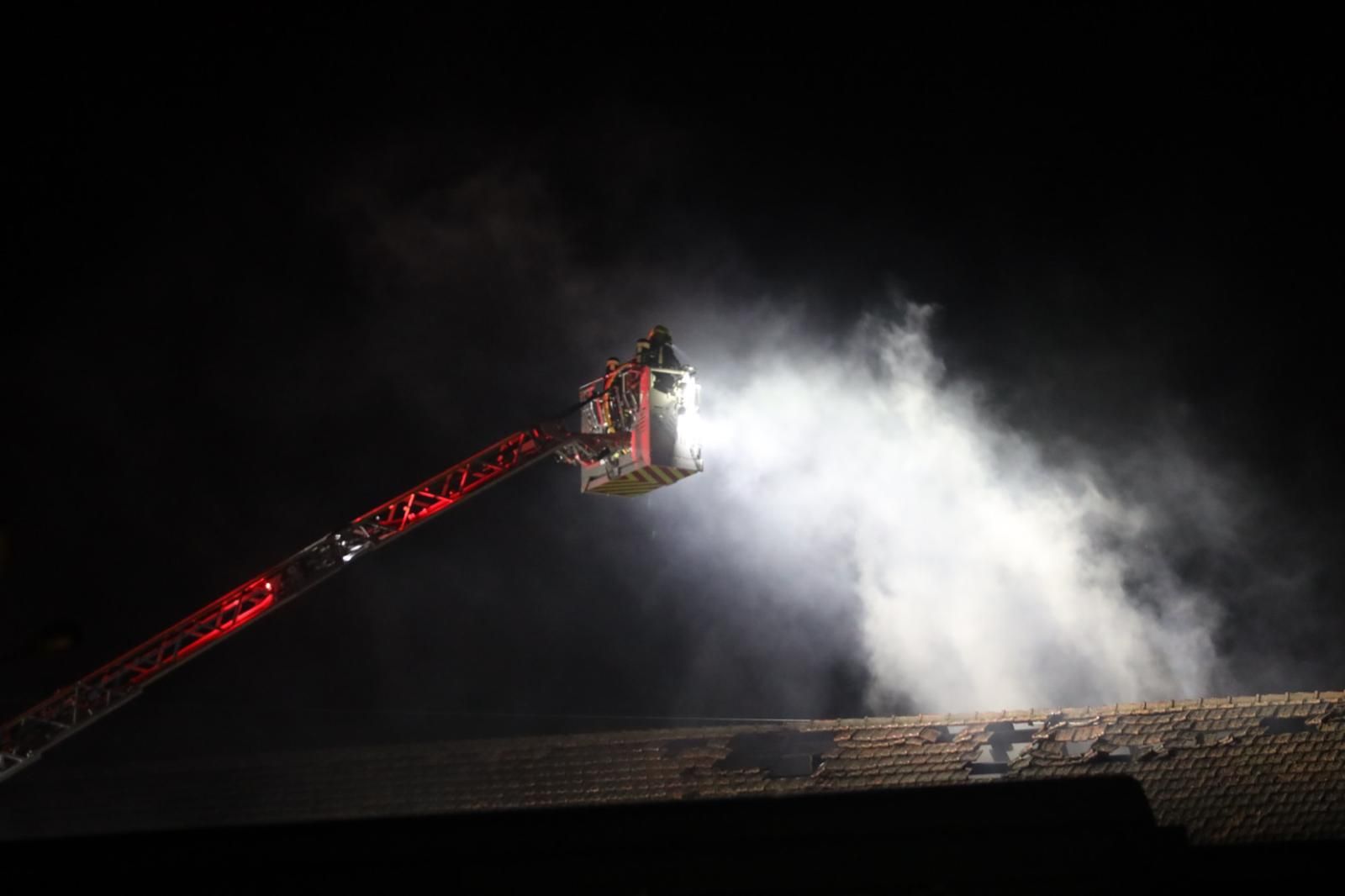 incendio-en-la-estacion-de-trenes-de-tejares-18