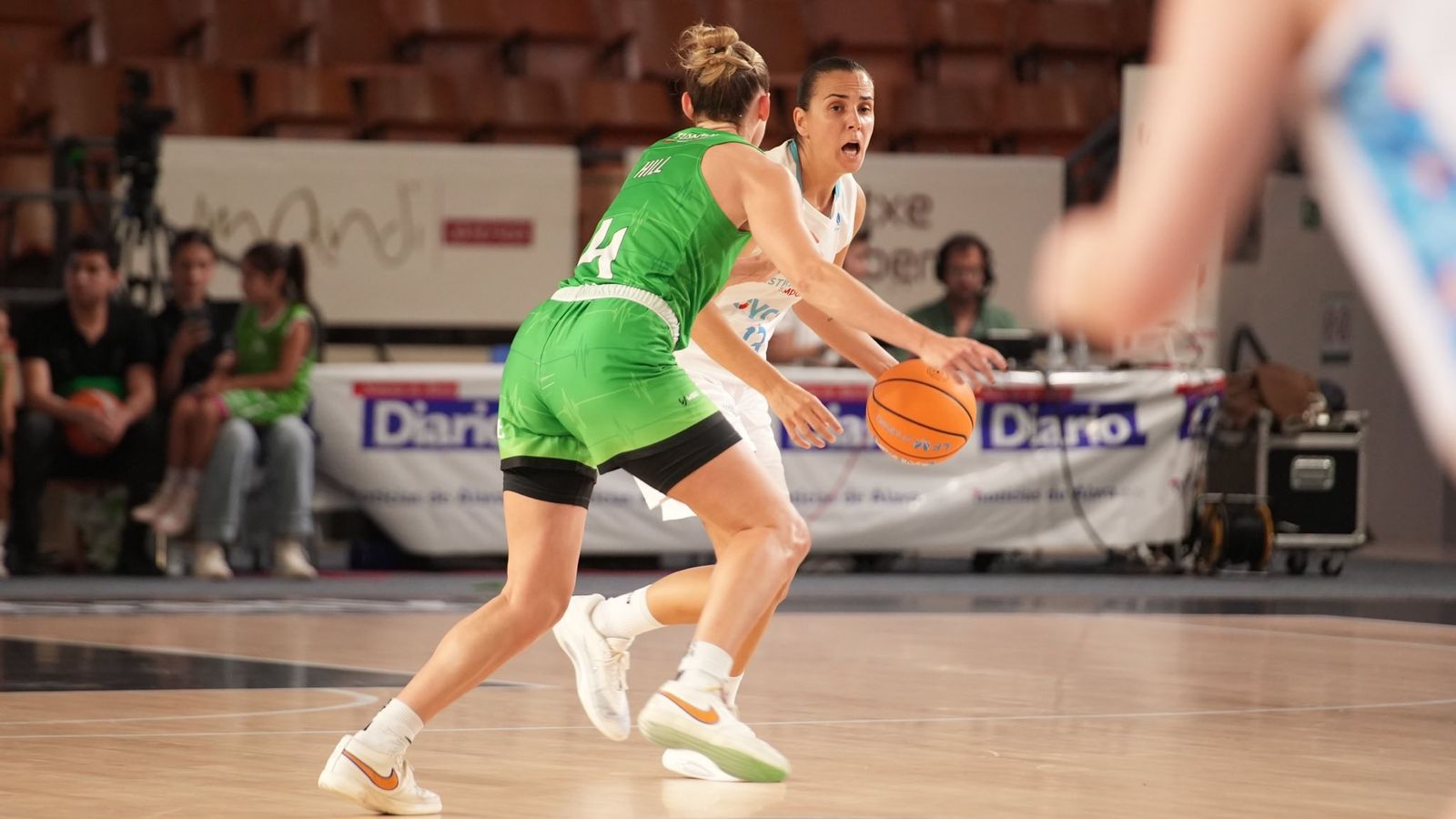 Vilaró en el encuentro que enfrenta al Araski contra el Perfumerías Avenida. FOTO: Perfumerías Avenida