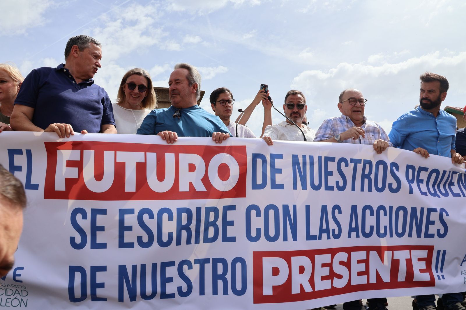 manifestacion-contra-la-perida-de-servicios-de-ave-51