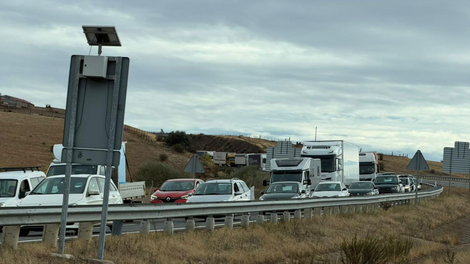 Retención en la A-66 a su paso por Salamanca por un camión averiado