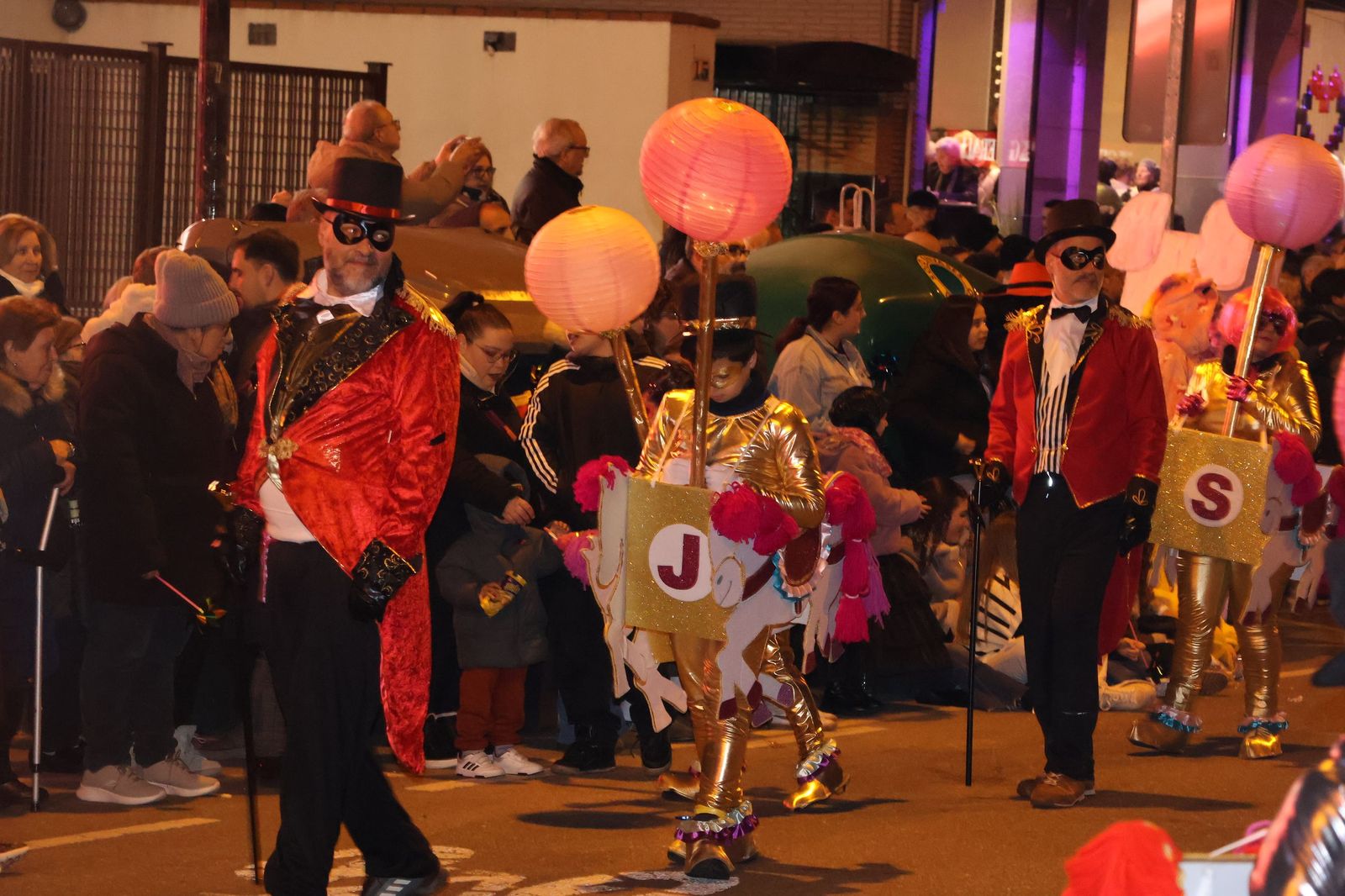 GALERÍA | Disfruta de las imágenes del colorido desfile de Carnaval en Zamora