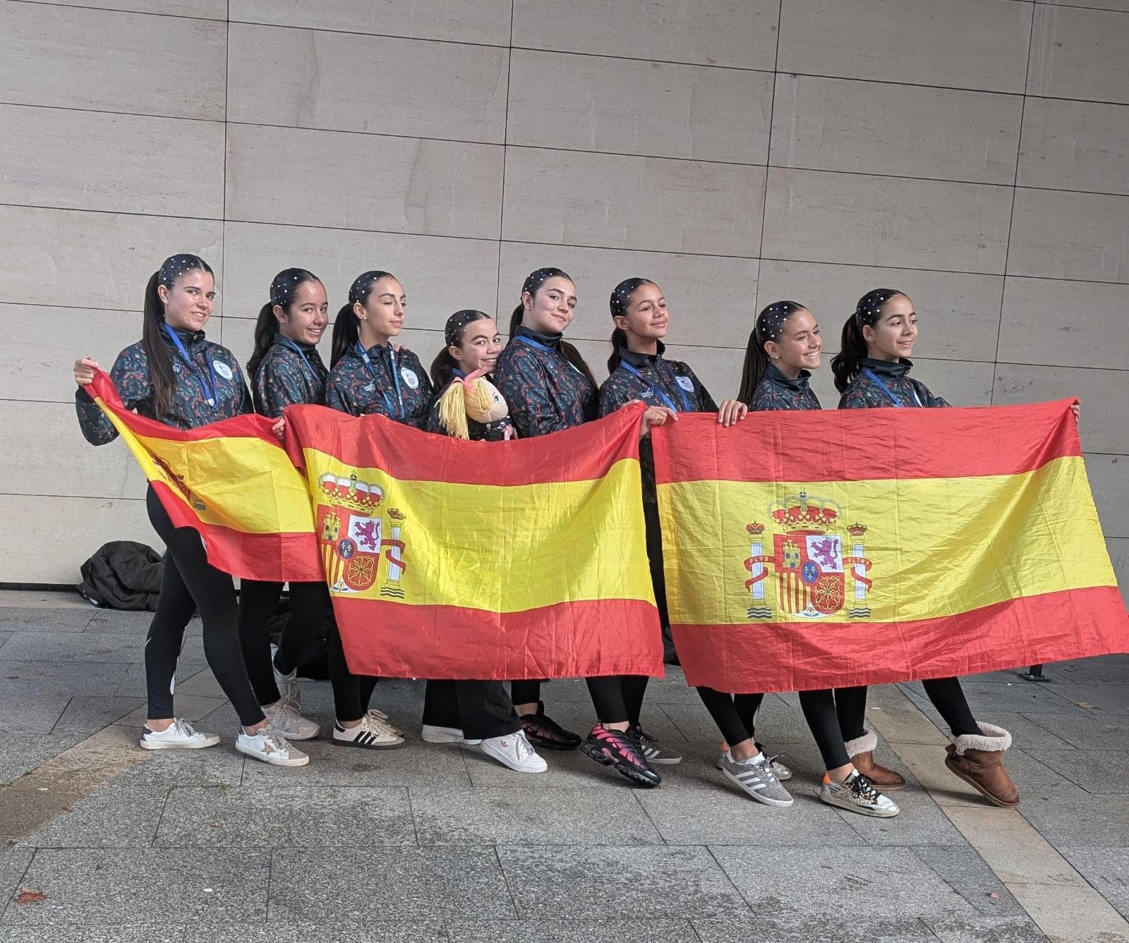 Las salmantinas Luxury Box Dancers brillan en Francia representando a España en el certamen internacional de la CND
