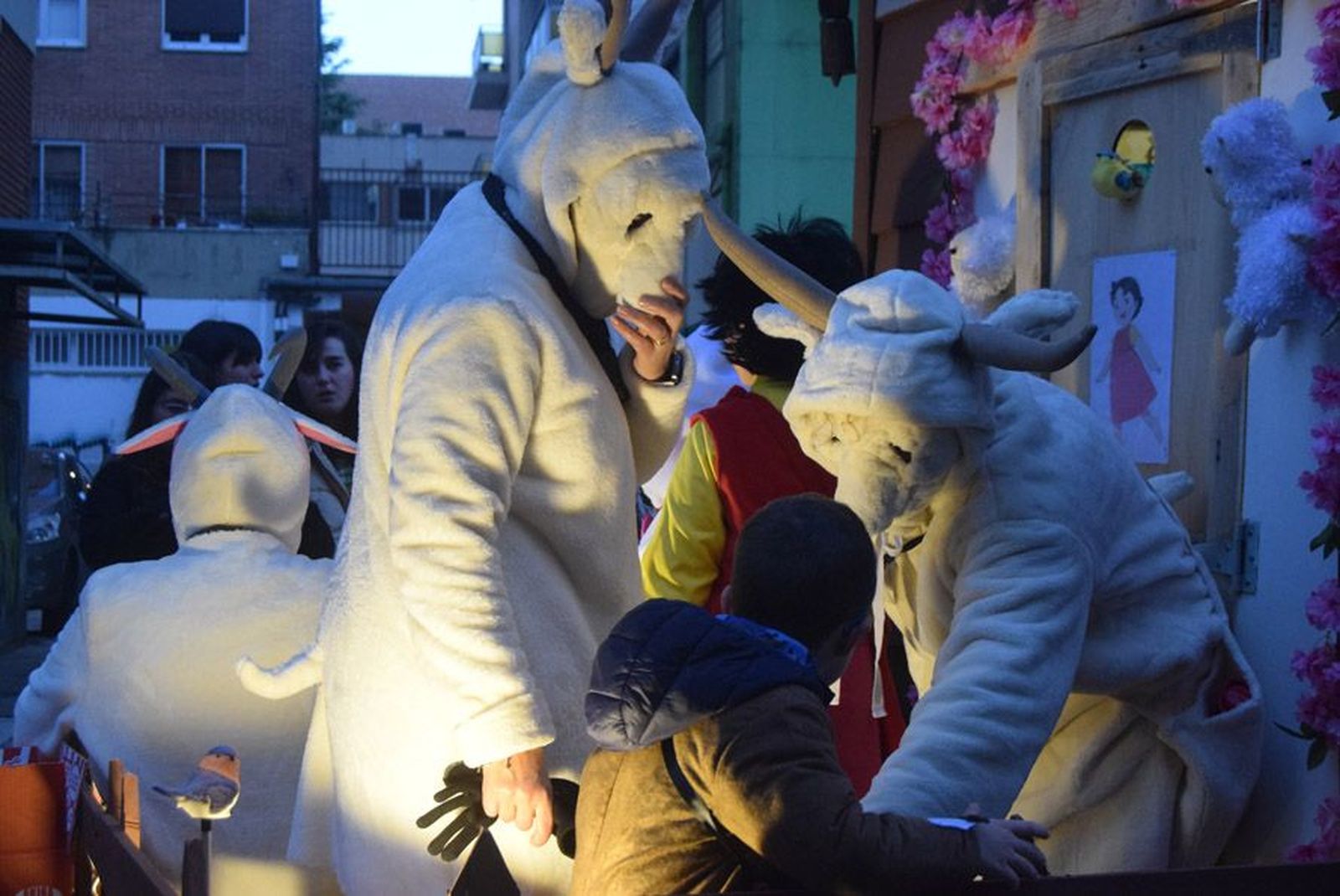 Los mejores disfraces dan color a la ciudad con el segundo desfile de Carnaval (258)