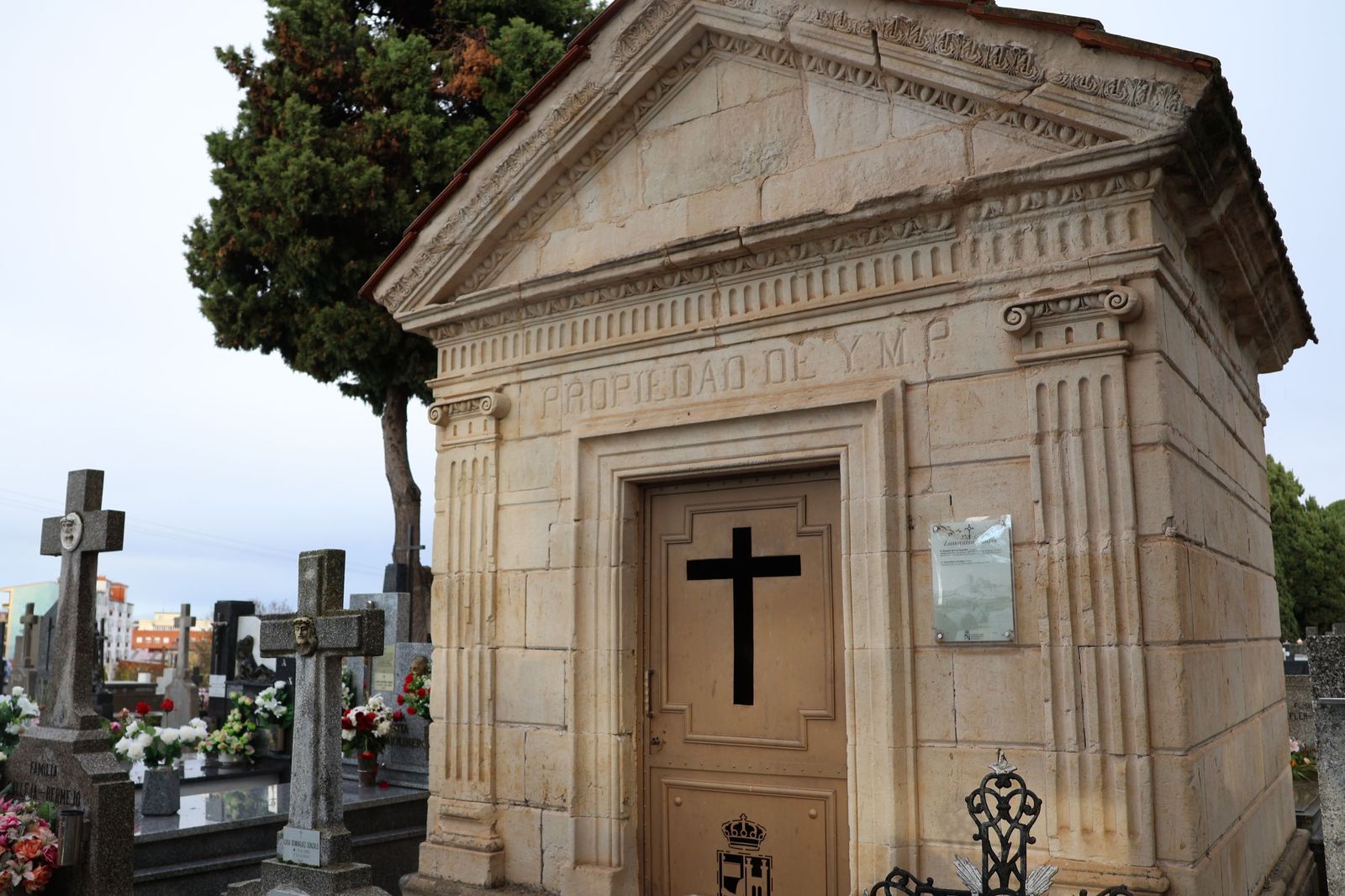 Los misterios del Cementerio municipal de San Atilano