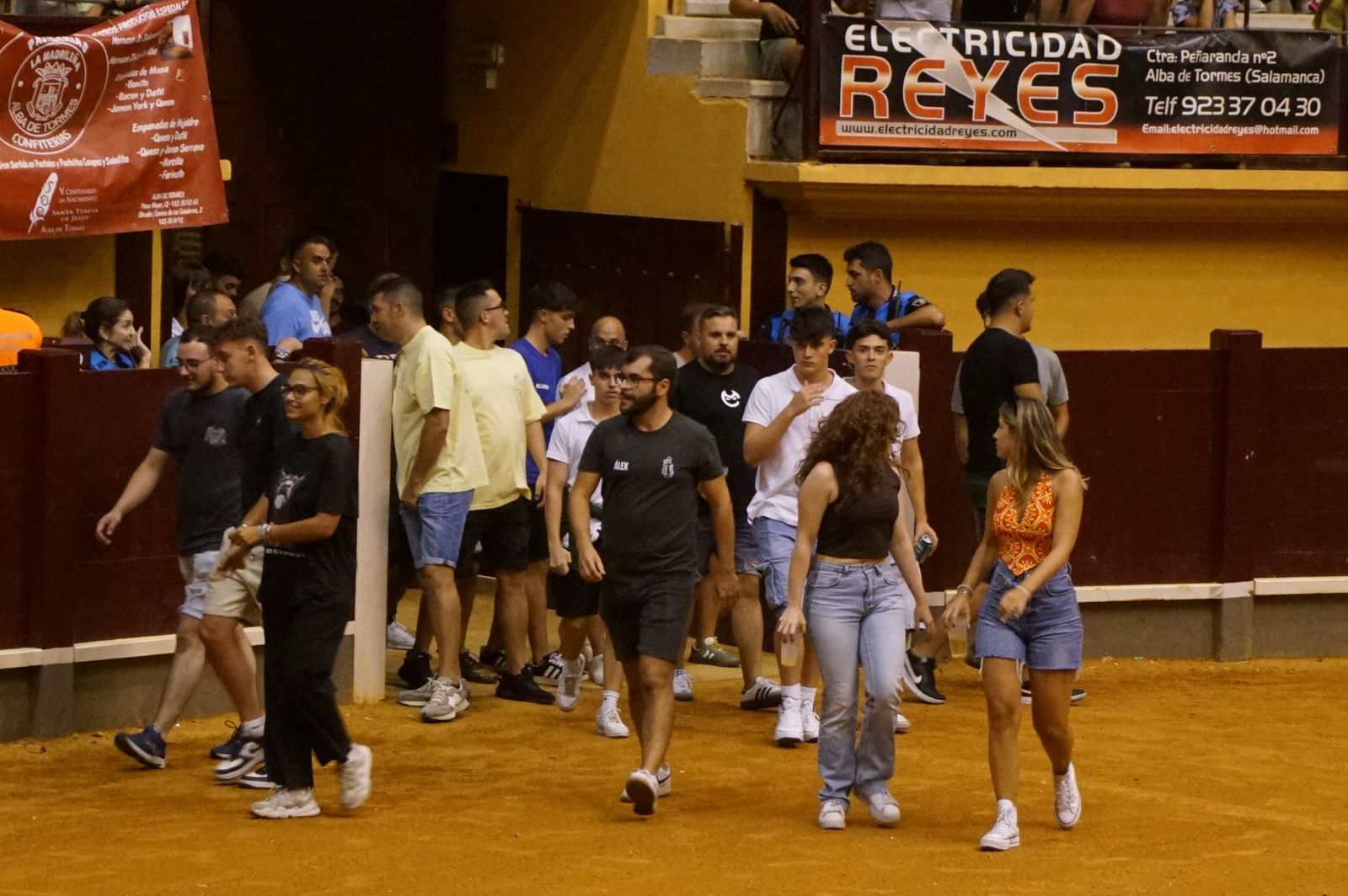 Multitudinario encierro nocturno en Alba de Tormes