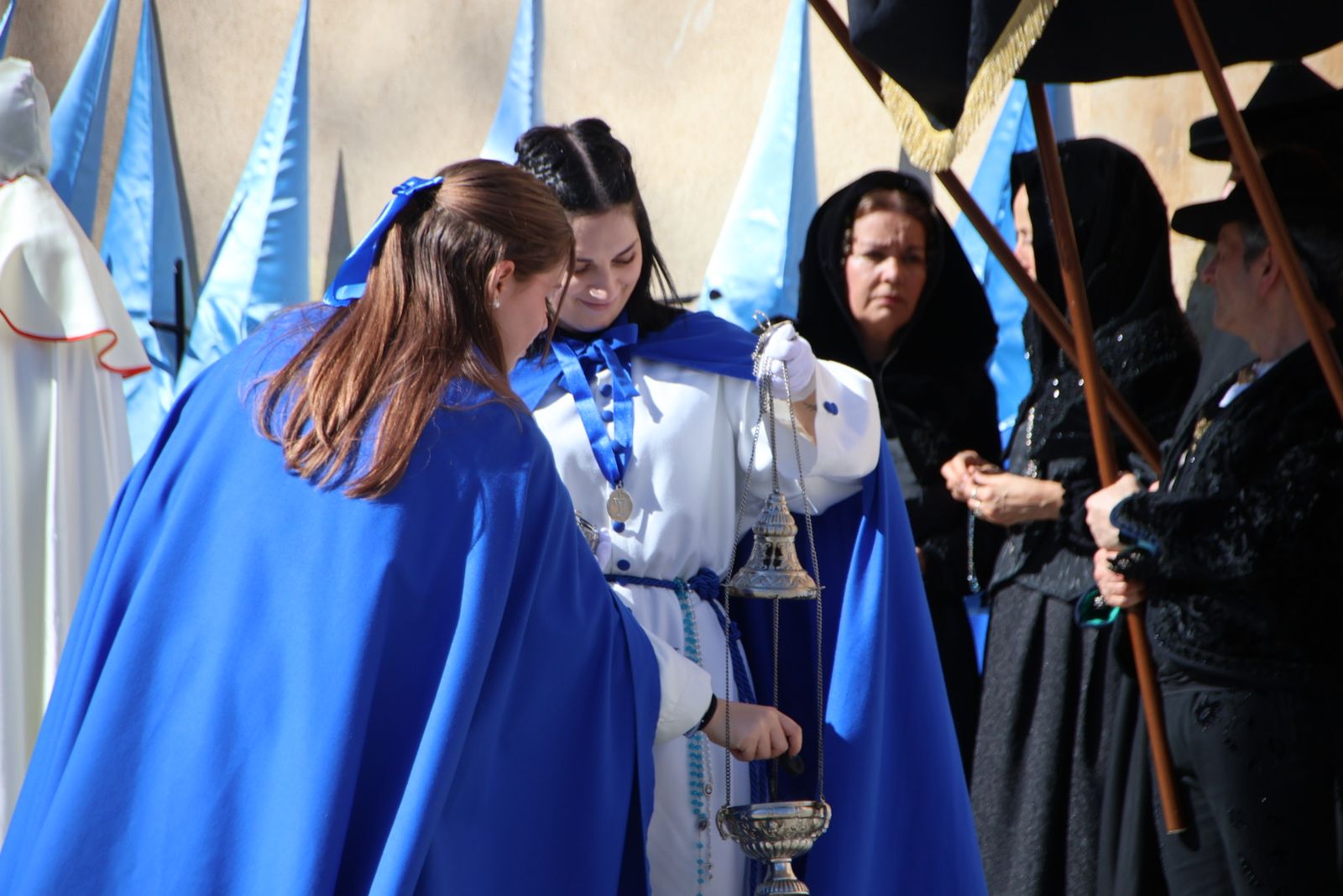 La devoción por el Santo Entierro llena de fe y pasión las calles de Salamanca
