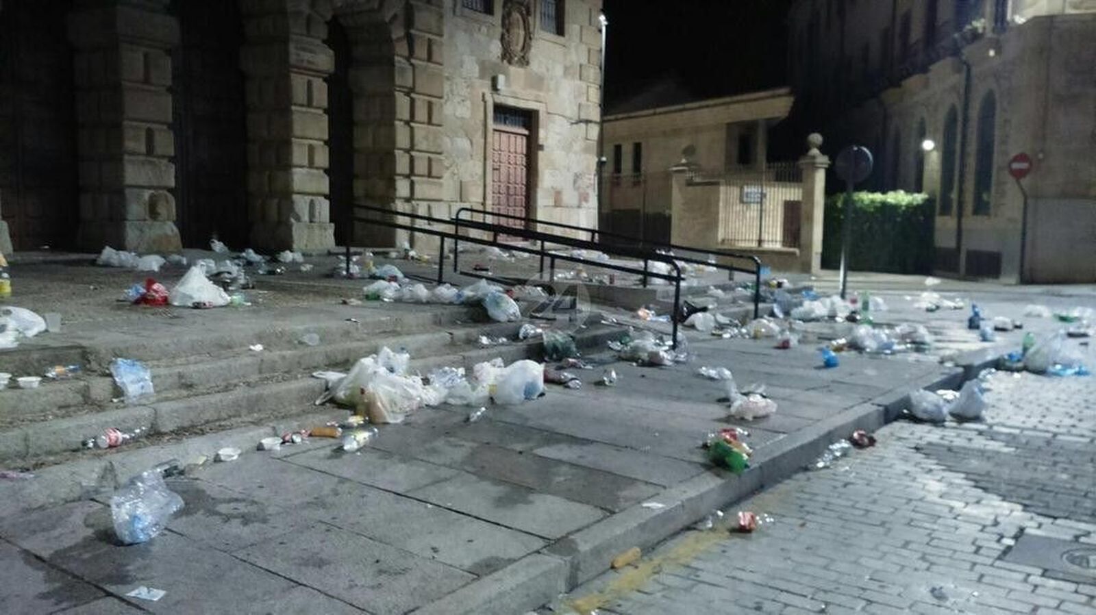 La Policía Local vuelve a disolver botellones nocturnos por el centro de la ciudad