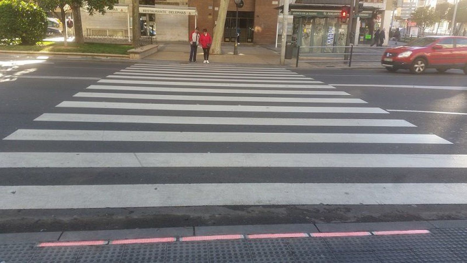 Nuevo paso de cebra para adictos al teléfono móvil