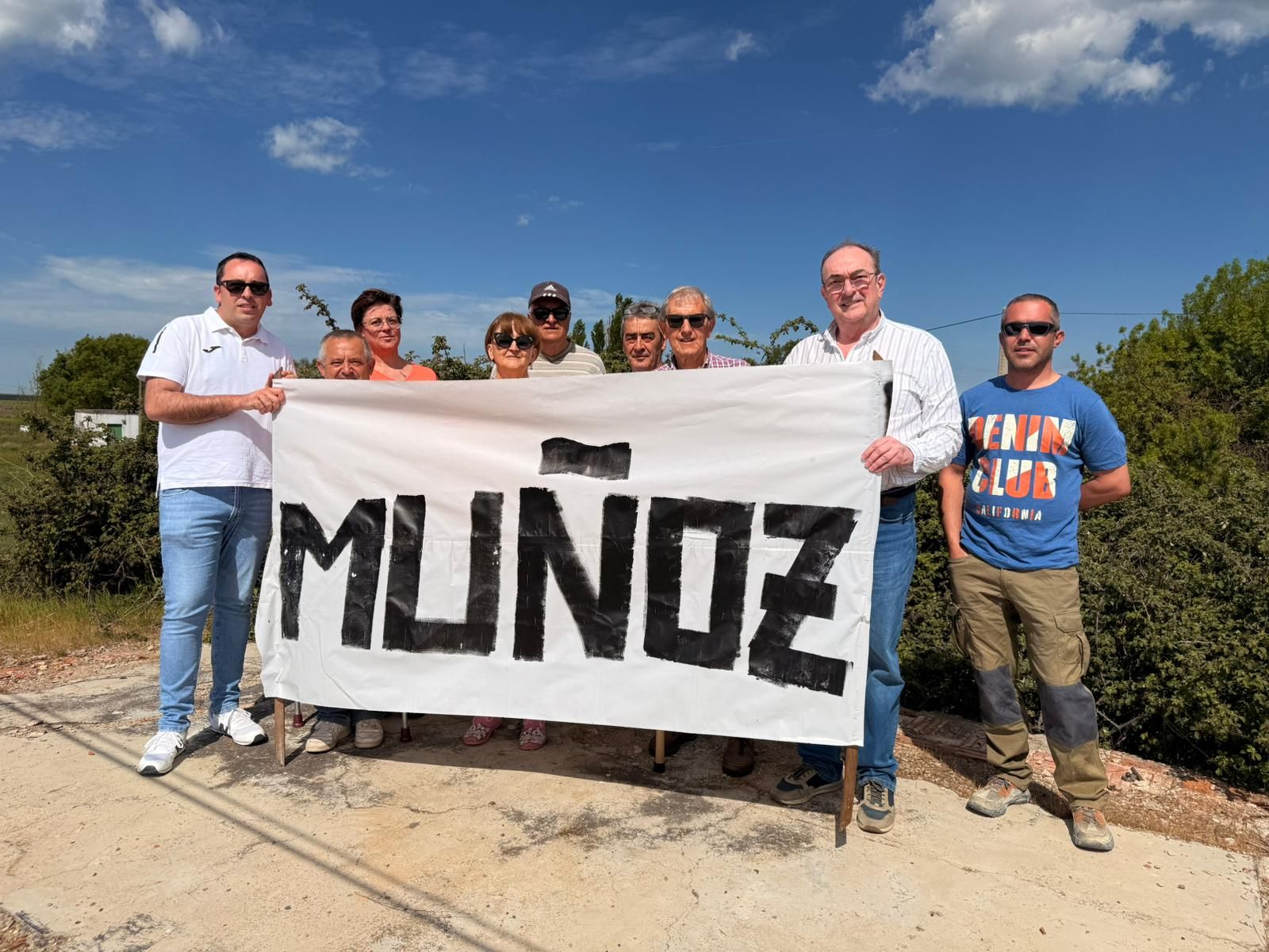 Los vecinos de Muñoz y la asociación Tod@vía, unidos en recuerdo de los niños que fallecieron en el trágico accidente ferroviario