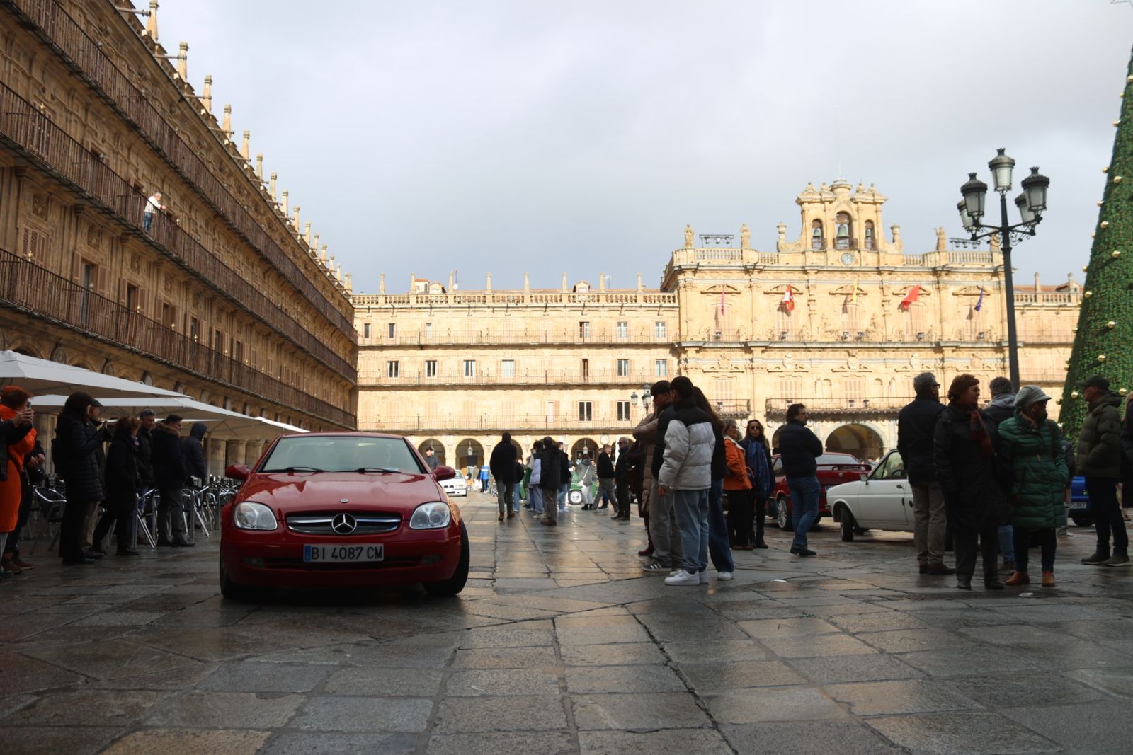 Exposición vehículos Día del Guardia Urbano en la Plaza Mayor de Salamanca