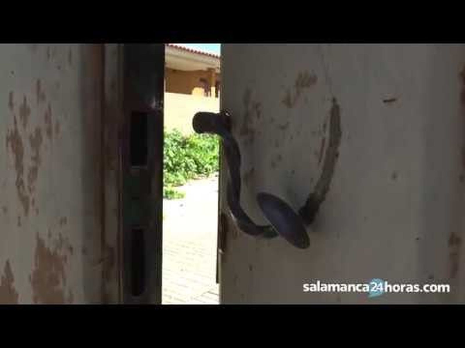 Los vecinos del chalet okupado en Villamayor se sienten inseguros