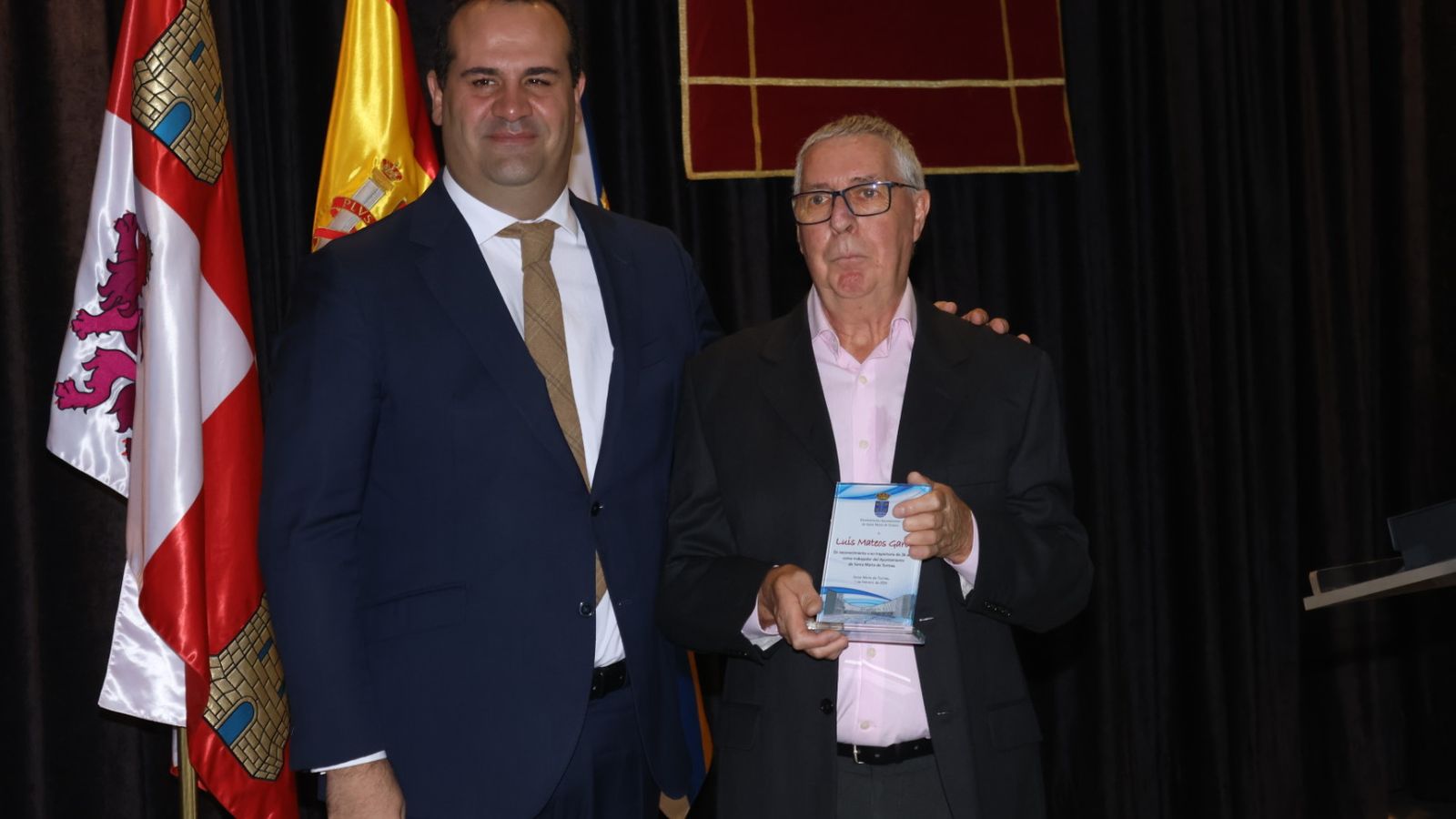 David Mingo junto al pregonero Luis Mateos durante el pregón de San Blas en Santa Marta 