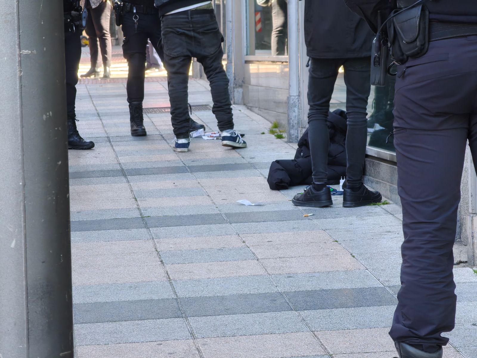 policia-local-y-nacional-en-la-calle-rodriguez-fabres-6